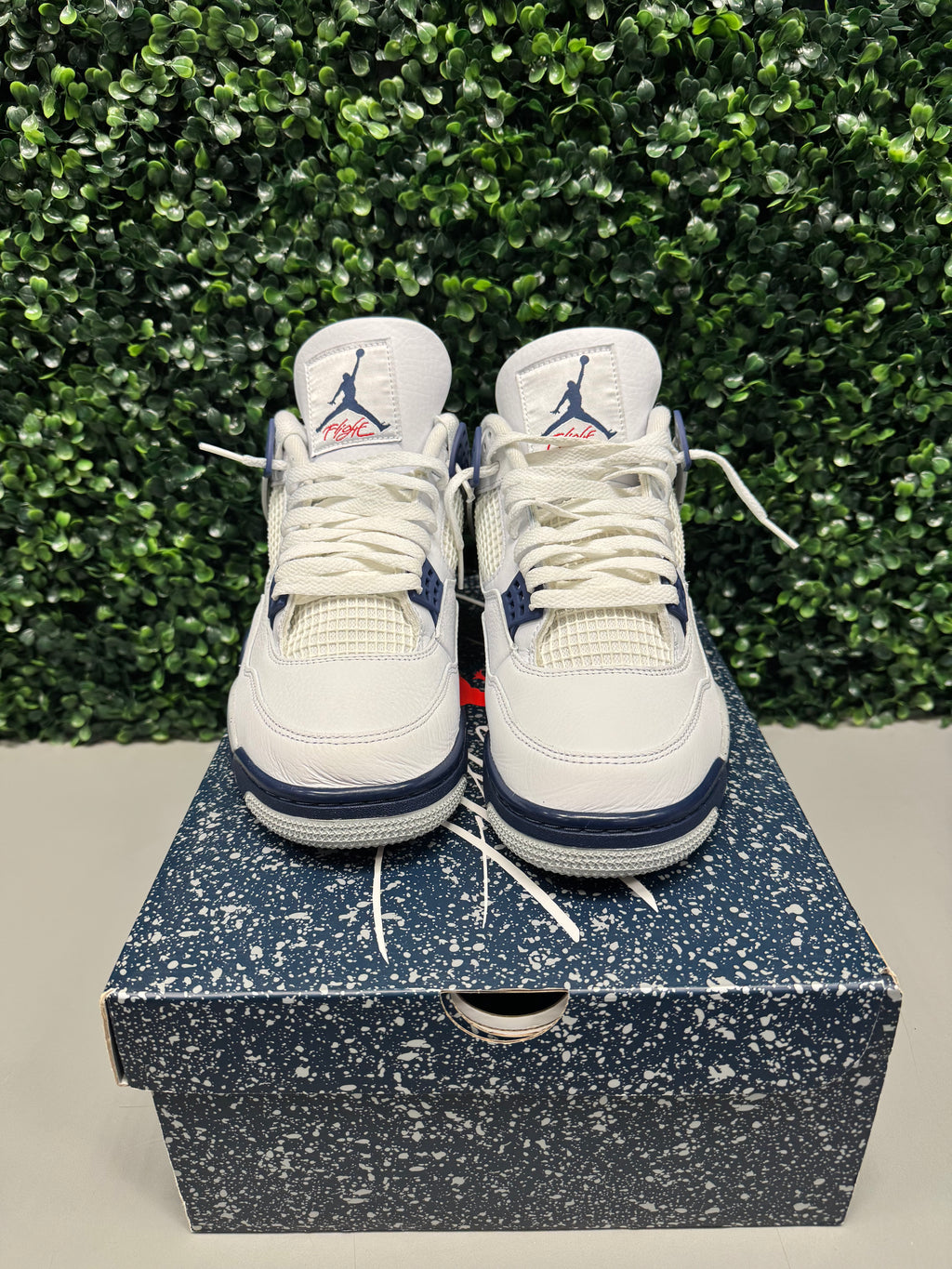 Jordan 4 "Midnight Navy" Size 10 Preowned
