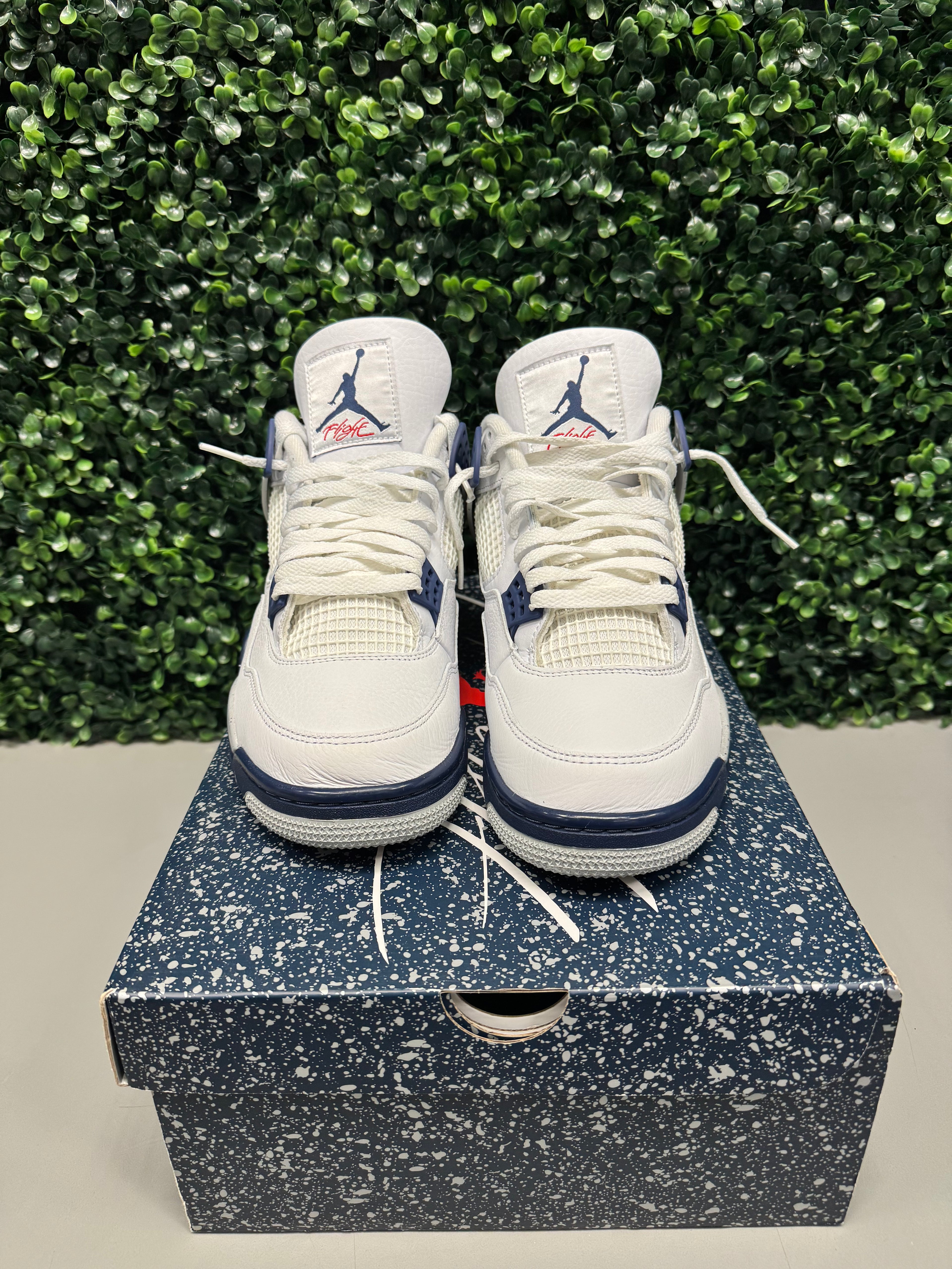 Jordan 4 "Midnight Navy" Size 10 Preowned