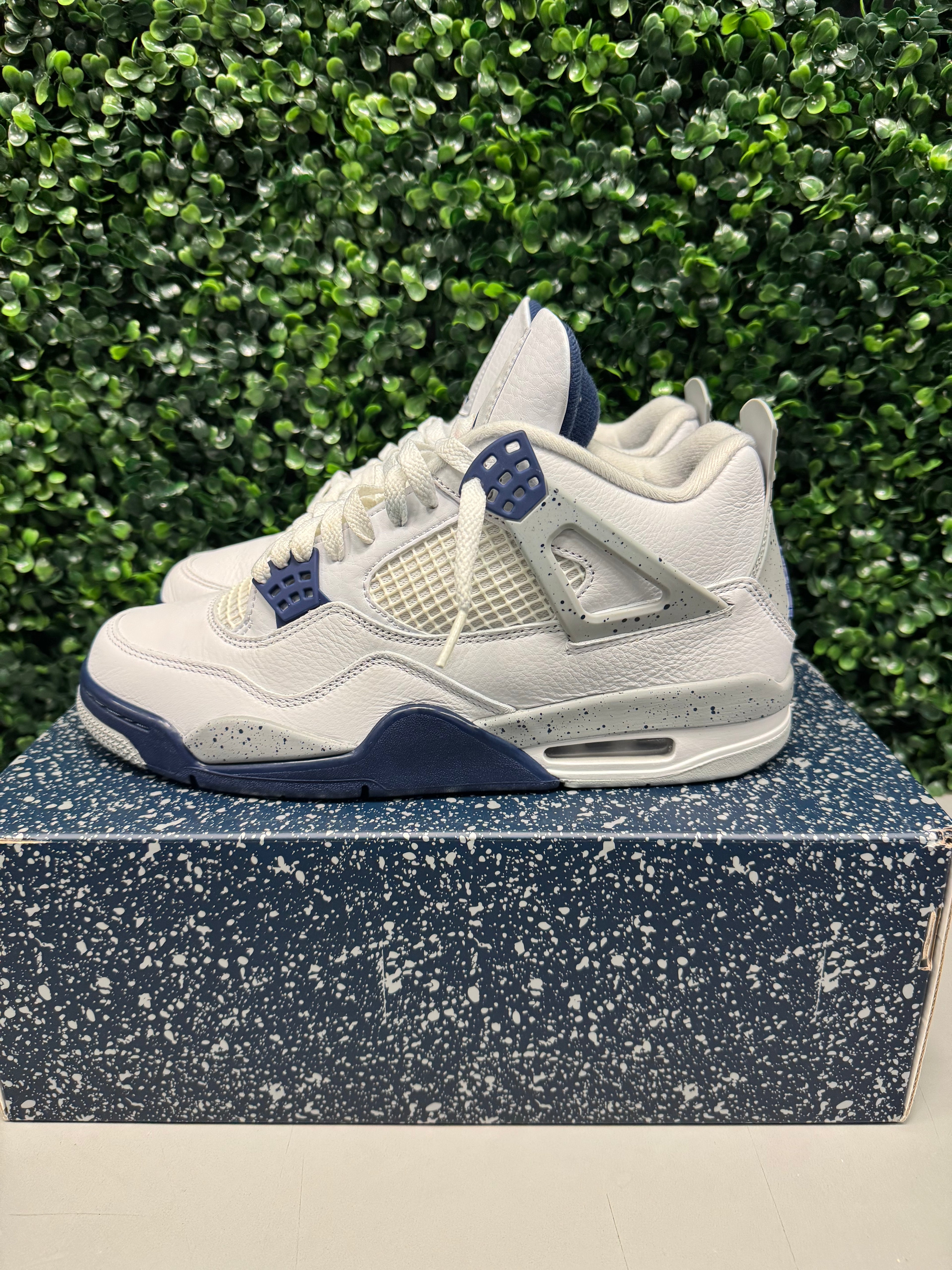 Jordan 4 "Midnight Navy" Size 10 Preowned