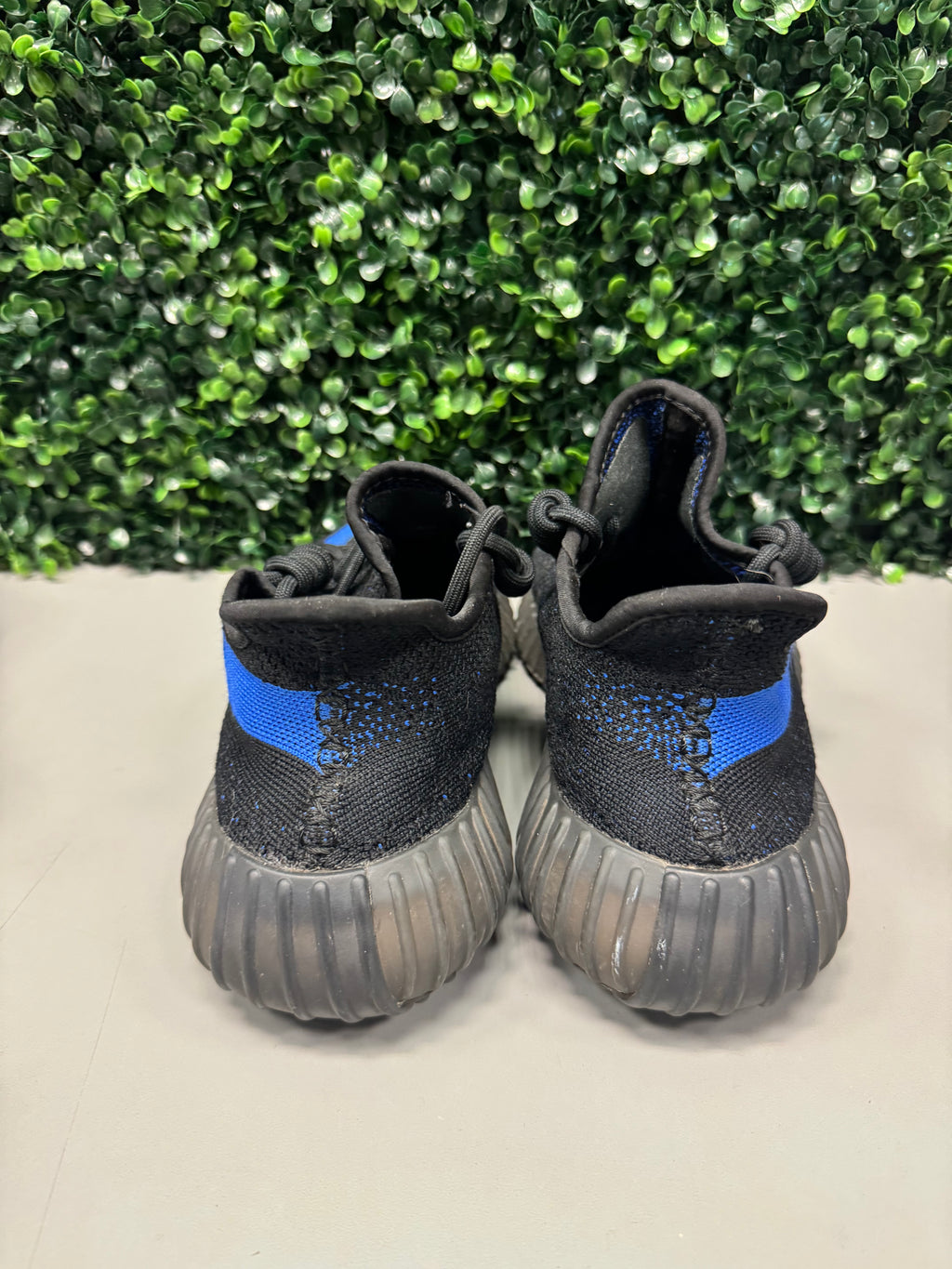 Yeezy 350 "Dazzling Blue" Size 11 Preowned