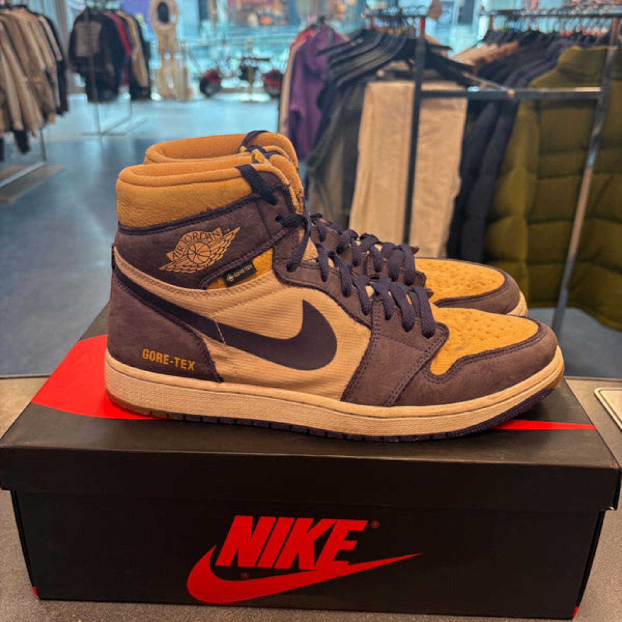 Jordan 1 High  "Gortex Sky J Purple" Size 11M Preowned