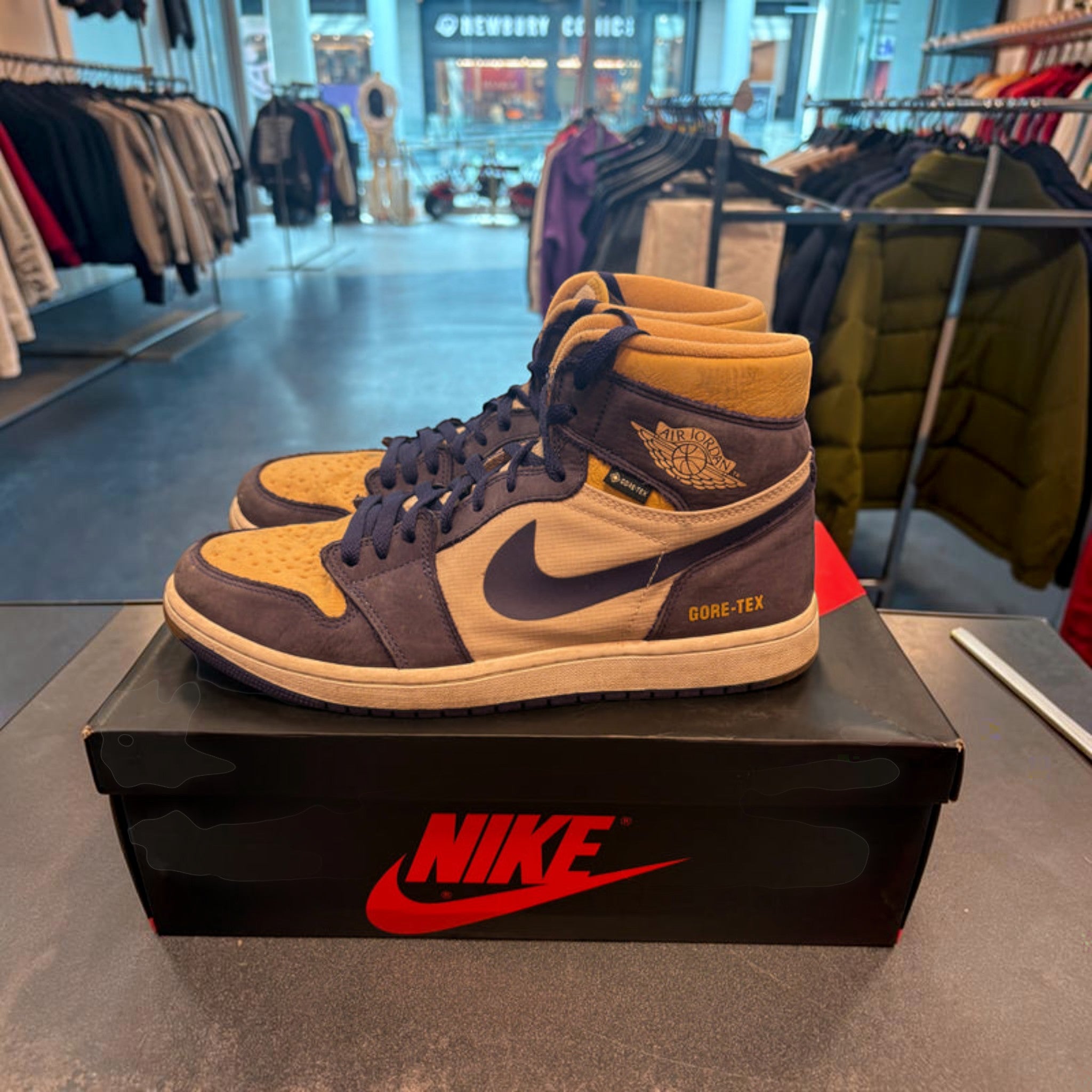 Jordan 1 High  "Gortex Sky J Purple" Size 11M Preowned