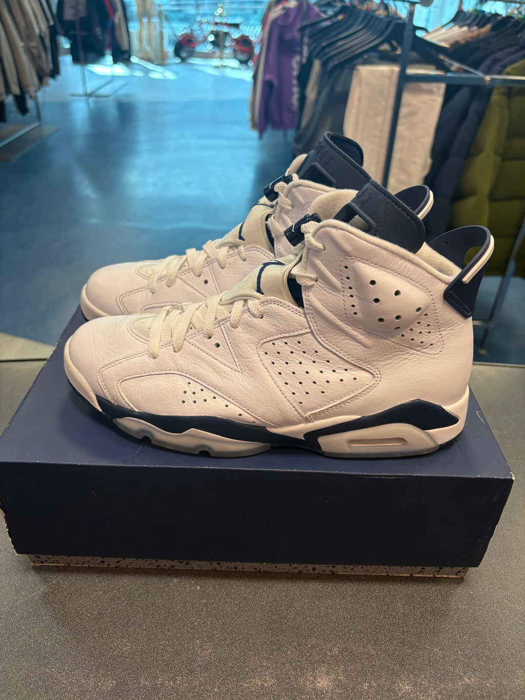 Air Jordan 6 Midnight Navy Size 10M Preowned