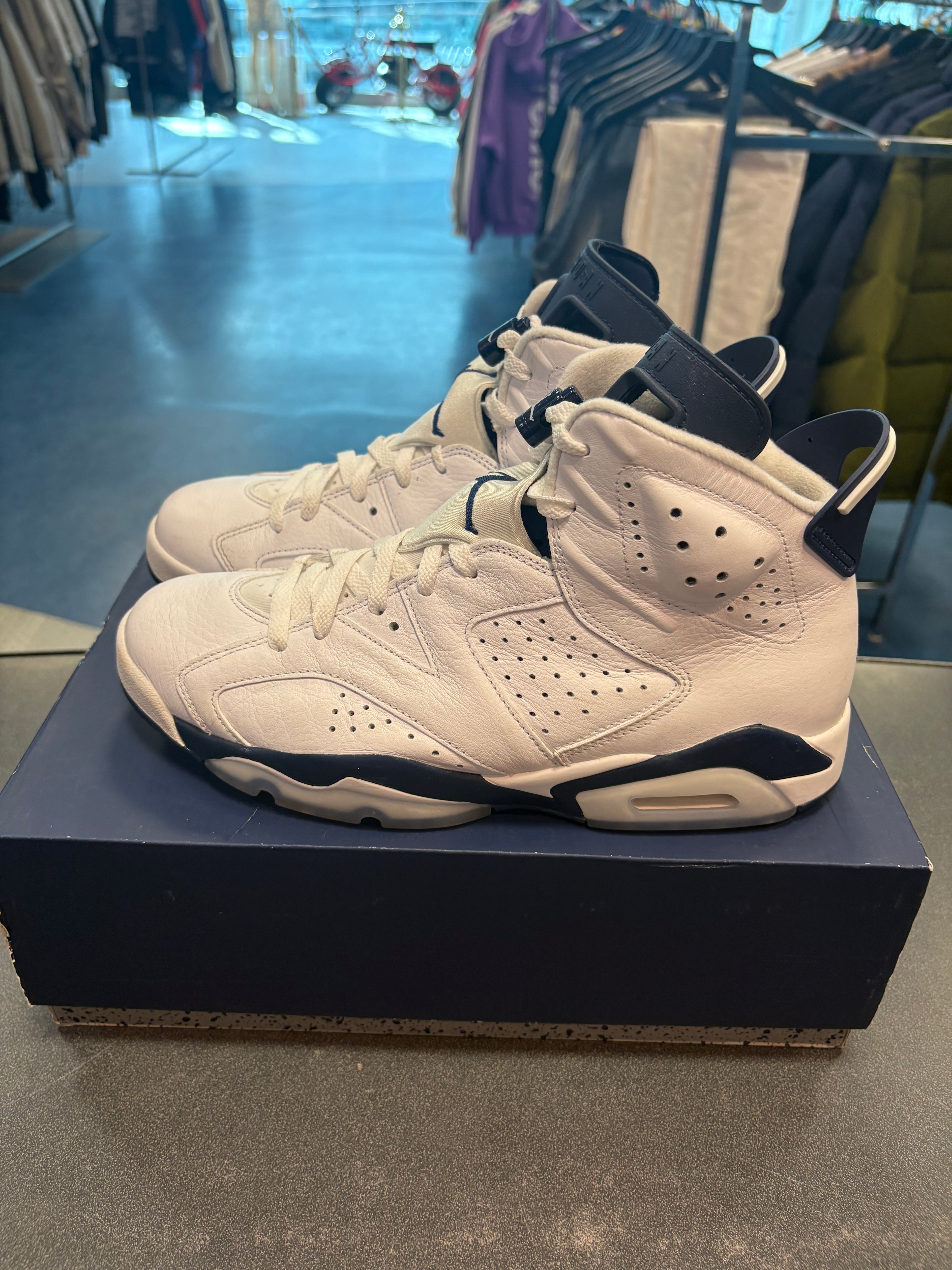 Air Jordan 6 Midnight Navy Size 10M Preowned