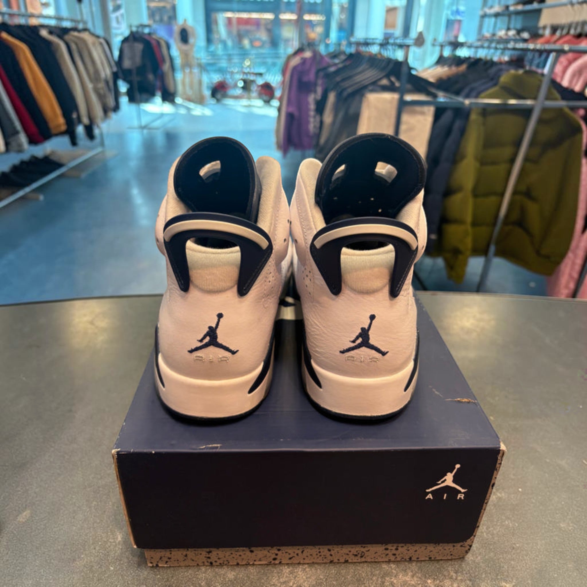 Air Jordan 6 Midnight Navy Size 10M Preowned