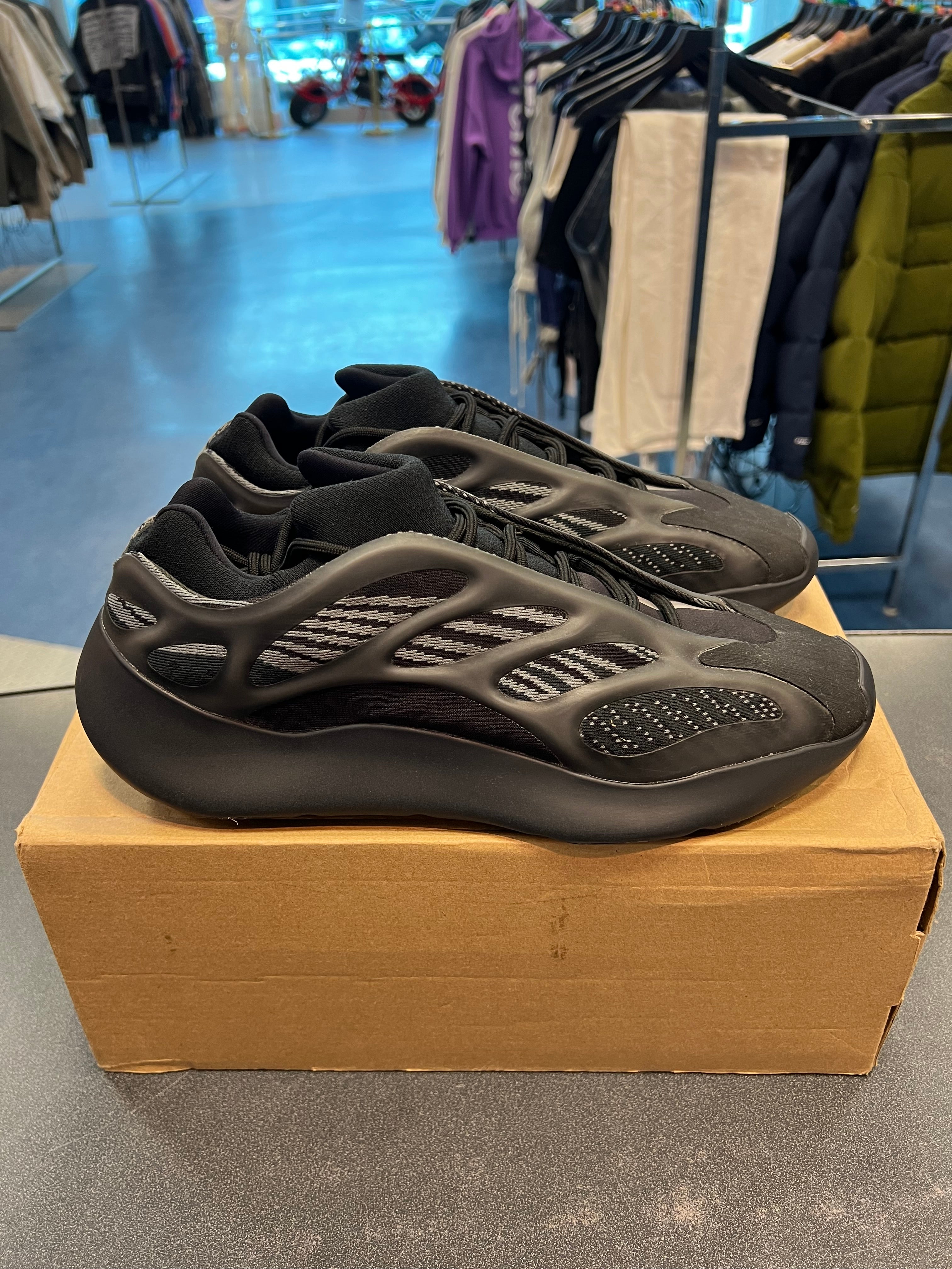 Yeezy 700 V3 "Alvah" Size 11M Preowned
