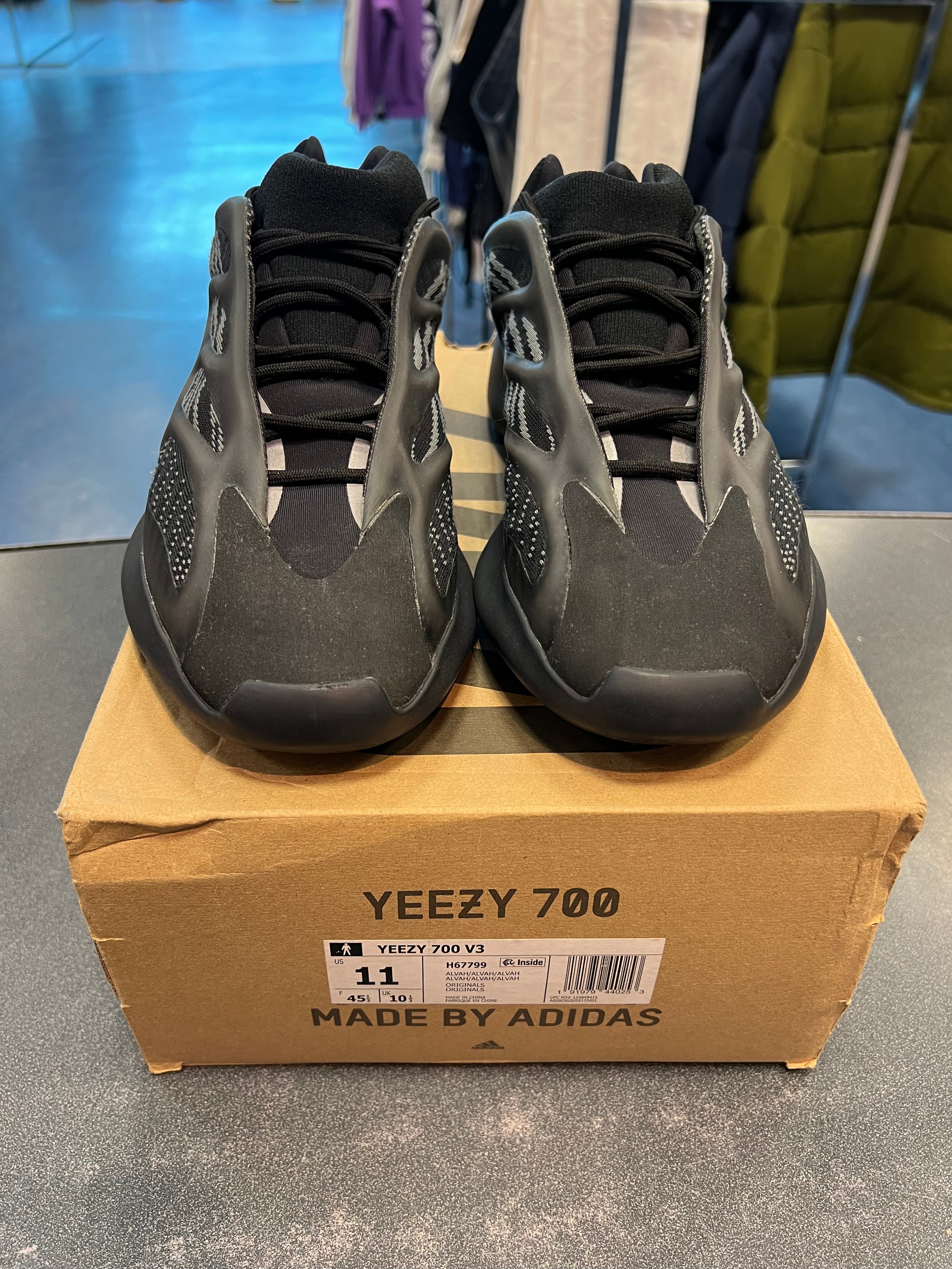 Yeezy 700 V3 "Alvah" Size 11M Preowned