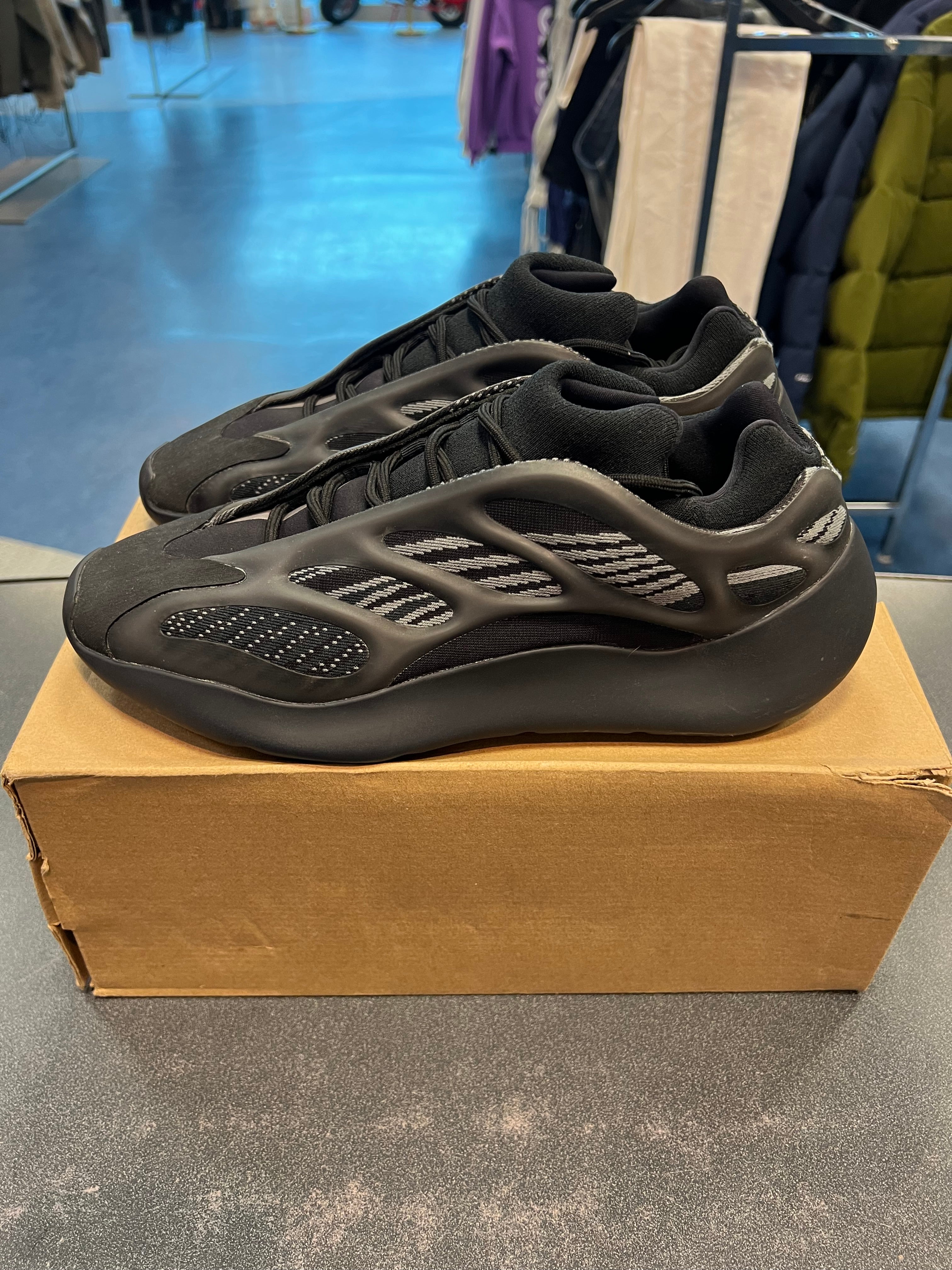Yeezy 700 V3 "Alvah" Size 11M Preowned