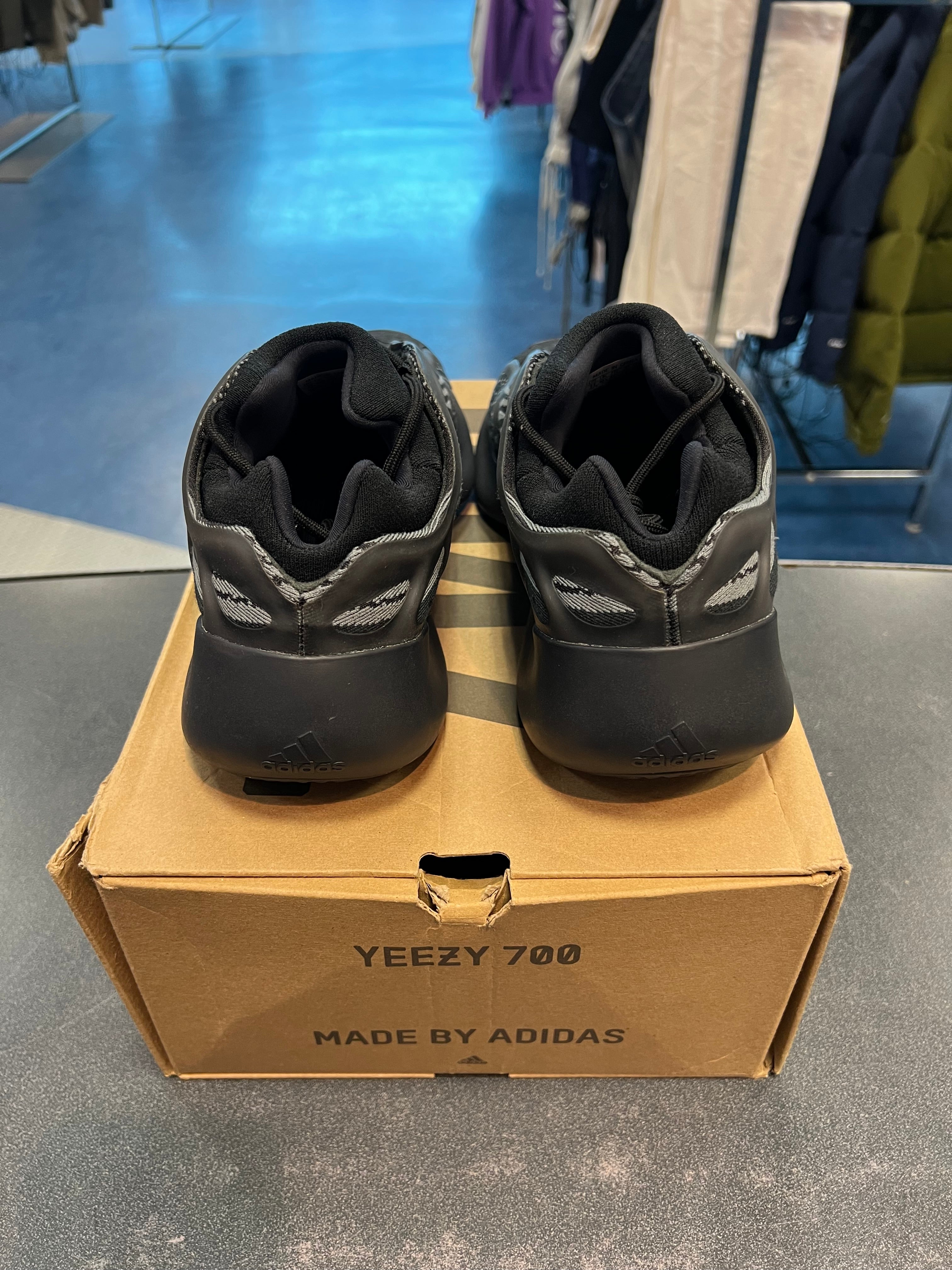 Yeezy 700 V3 "Alvah" Size 11M Preowned