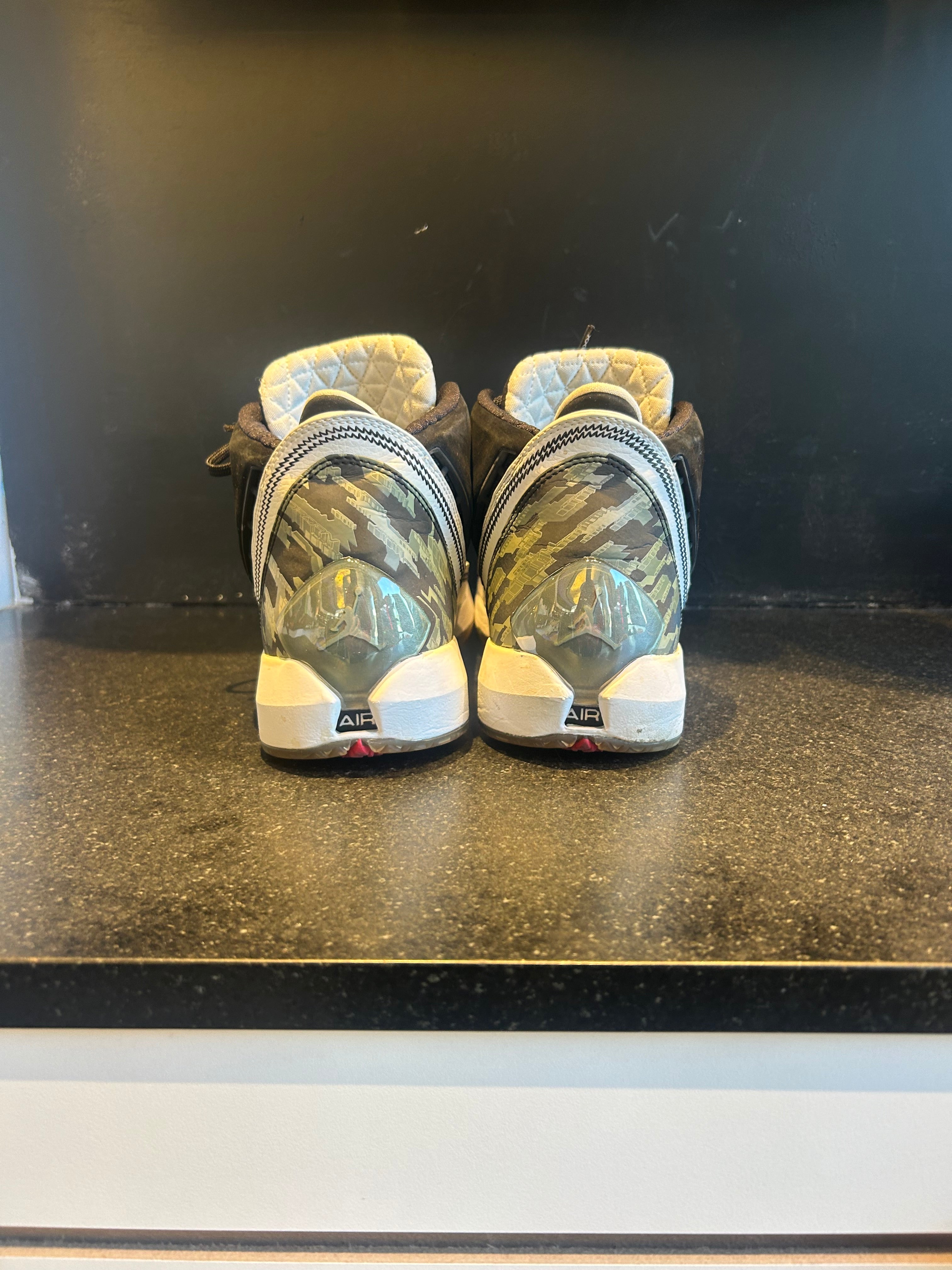 Jordan Countdown Pack 1/22 Size 10.5 Preowned