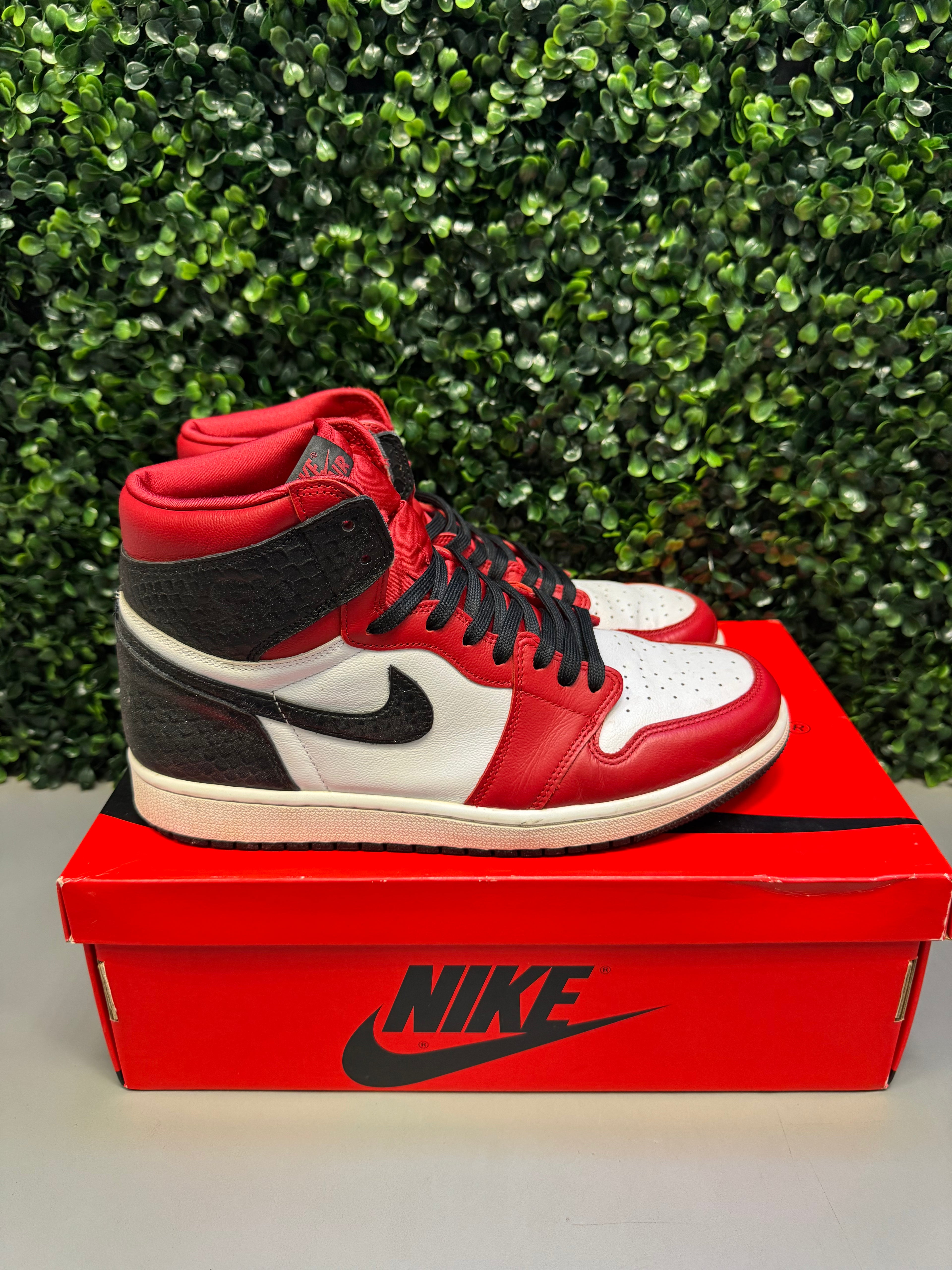 Jordan 1 High "Satin Snake" Size 11W / 9.5M Preowned