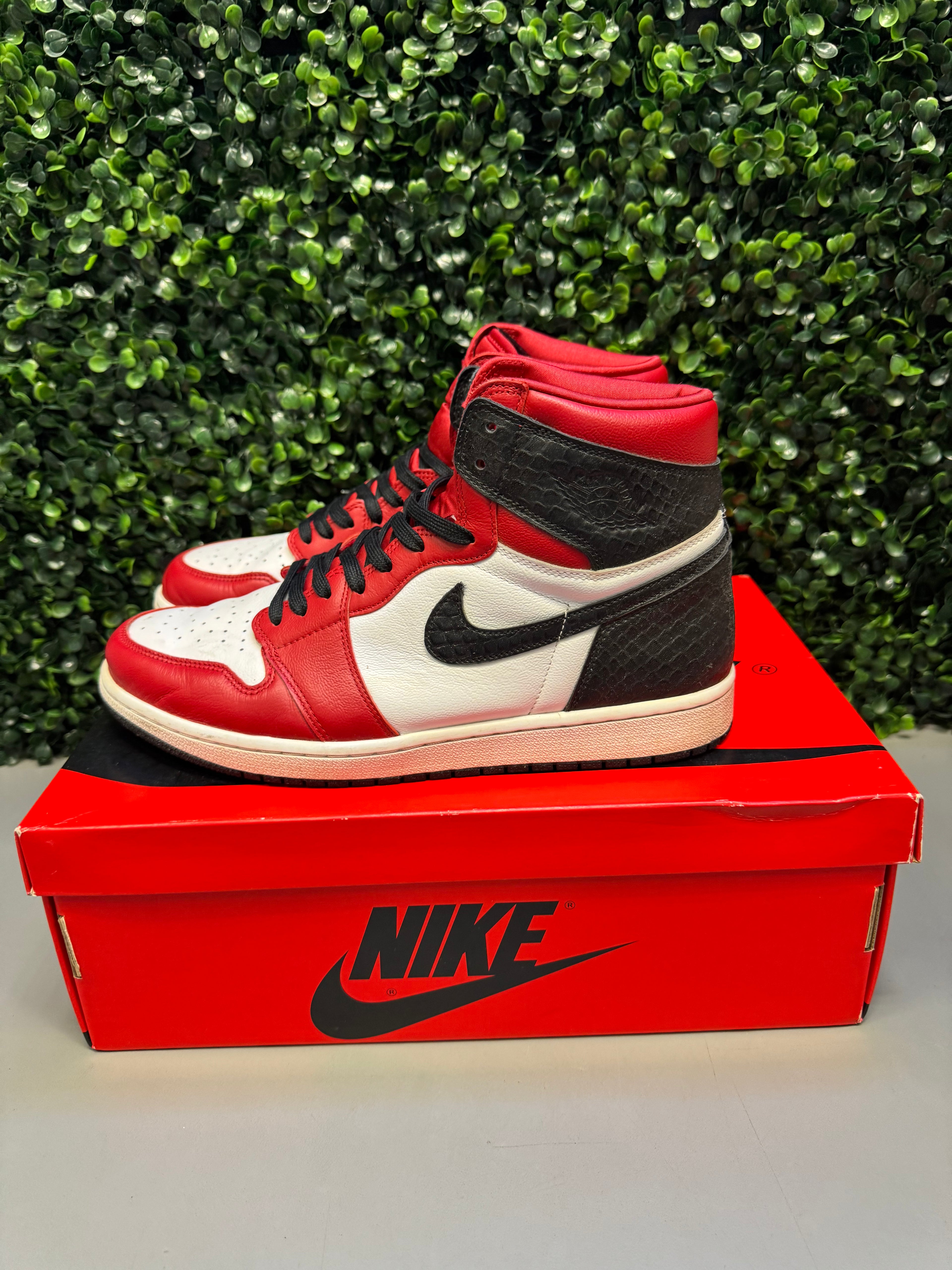 Jordan 1 High "Satin Snake" Size 11W / 9.5M Preowned