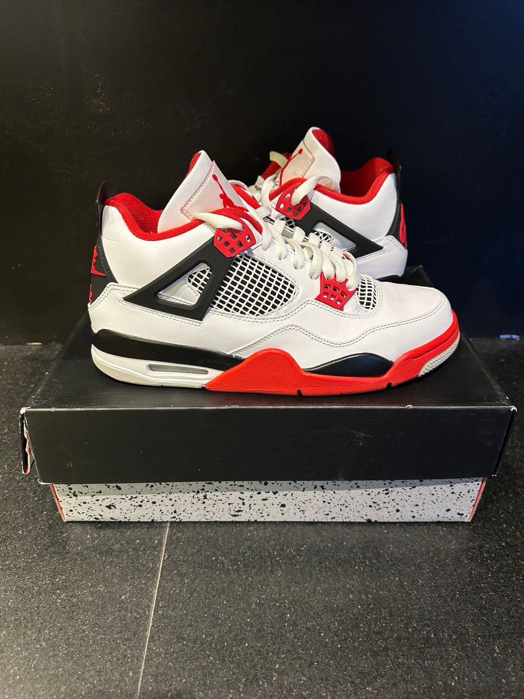 Jordan 4 "Fire Red" Size 9 Preowned With Box