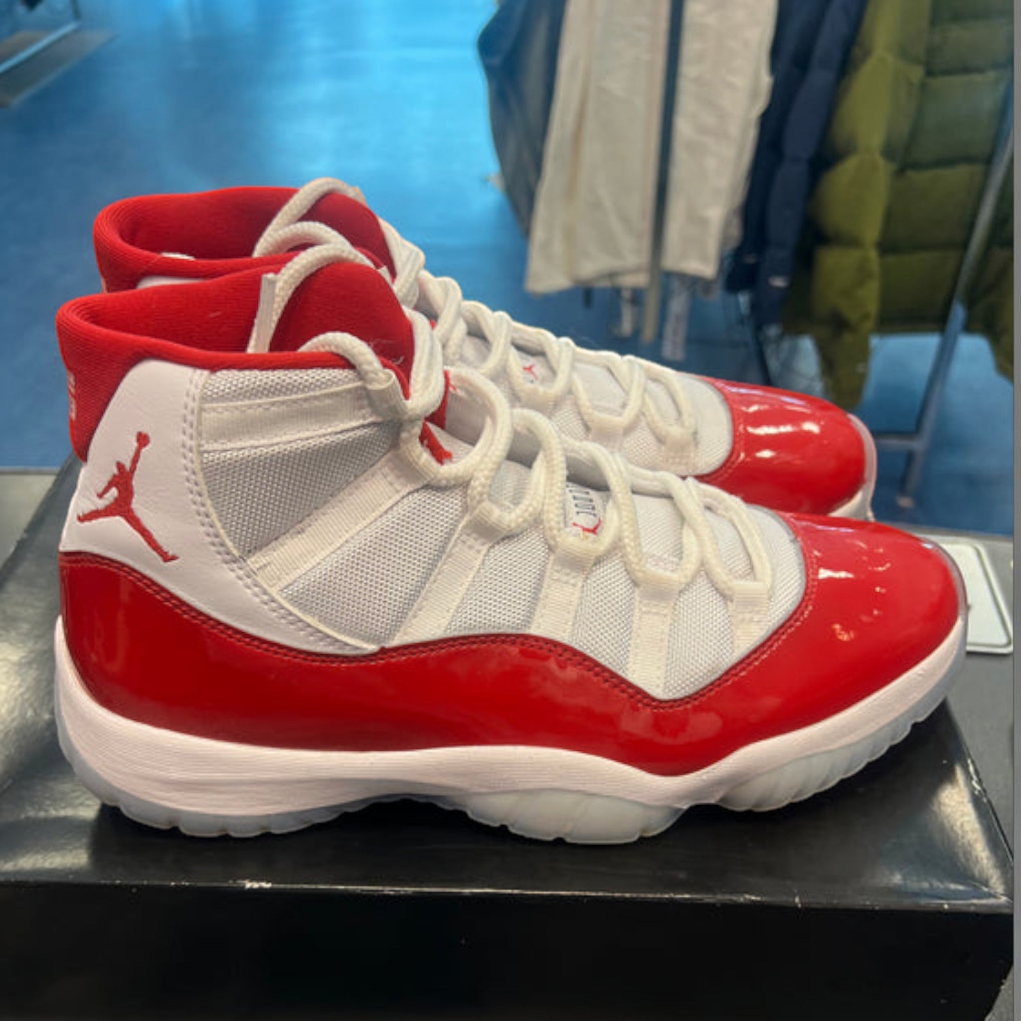 Air Jordan 11 Cherry Size 10.5M preowned