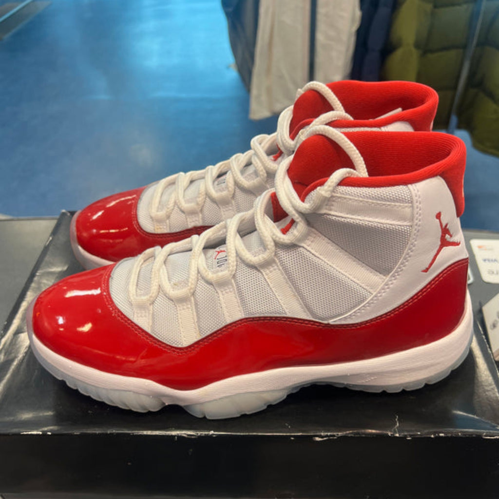 Air Jordan 11 Cherry Size 10.5M preowned