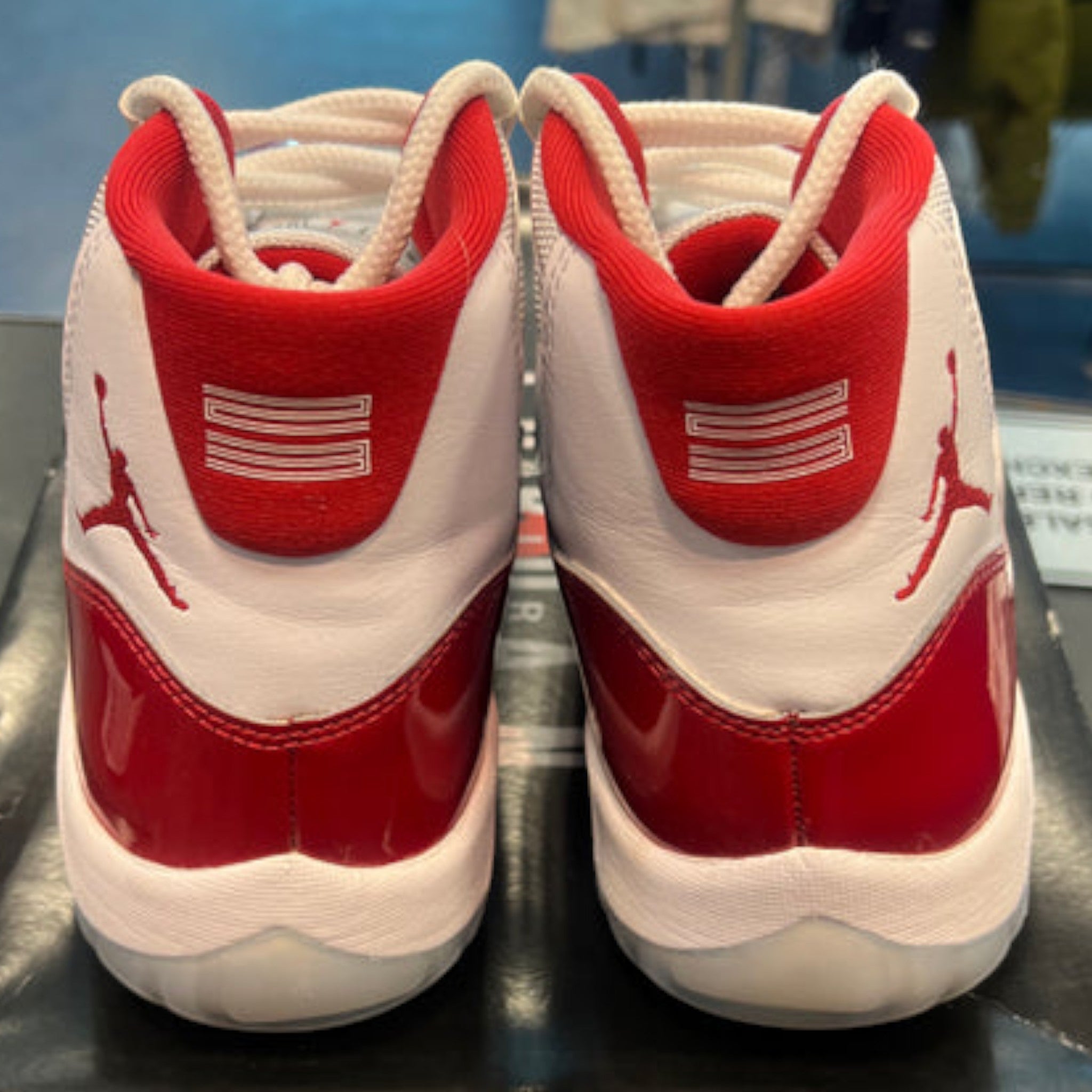 Air Jordan 11 Cherry Size 10.5M preowned