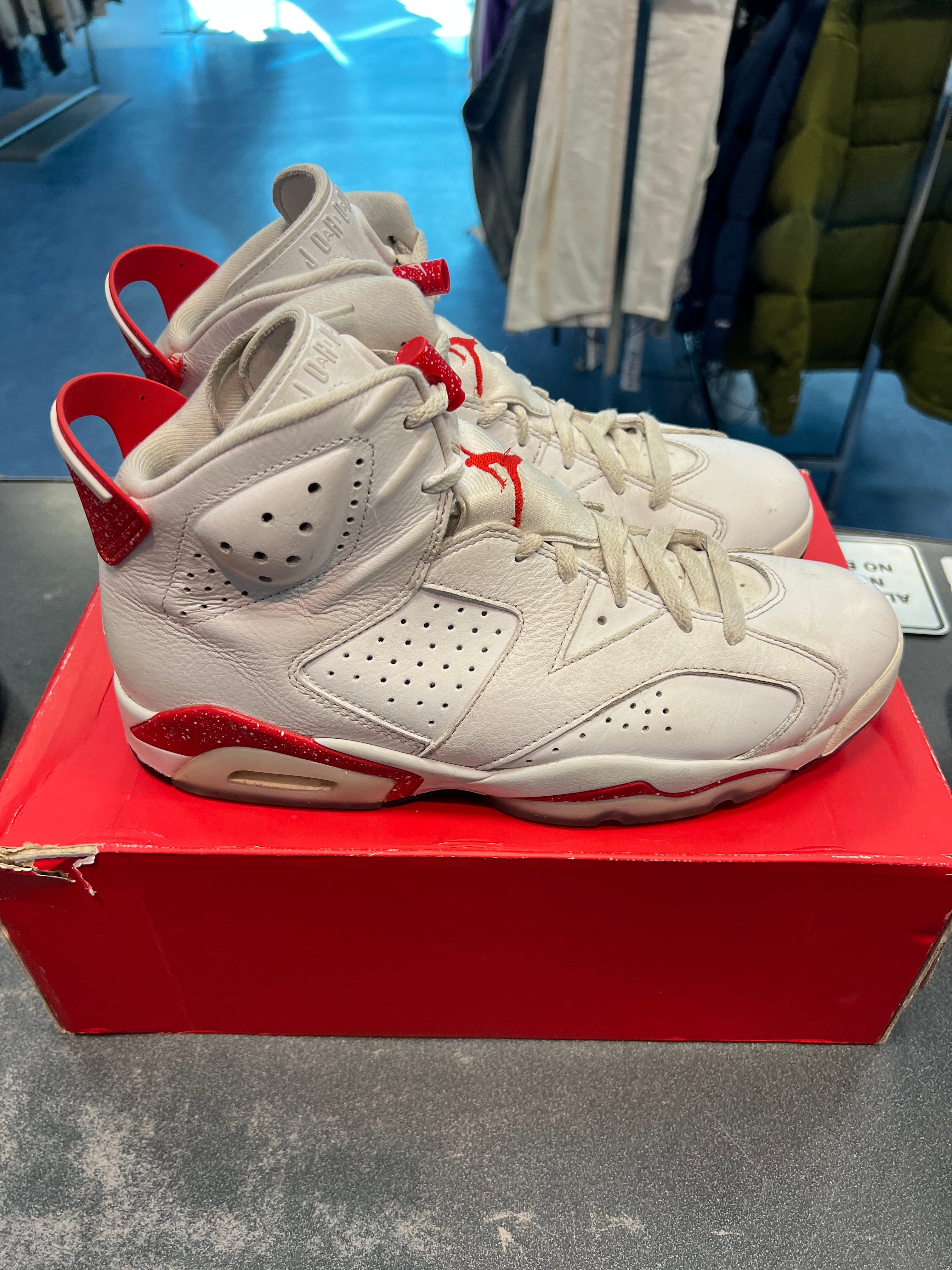 Air Jordan 6 Red Oreos Size 10M Preowned