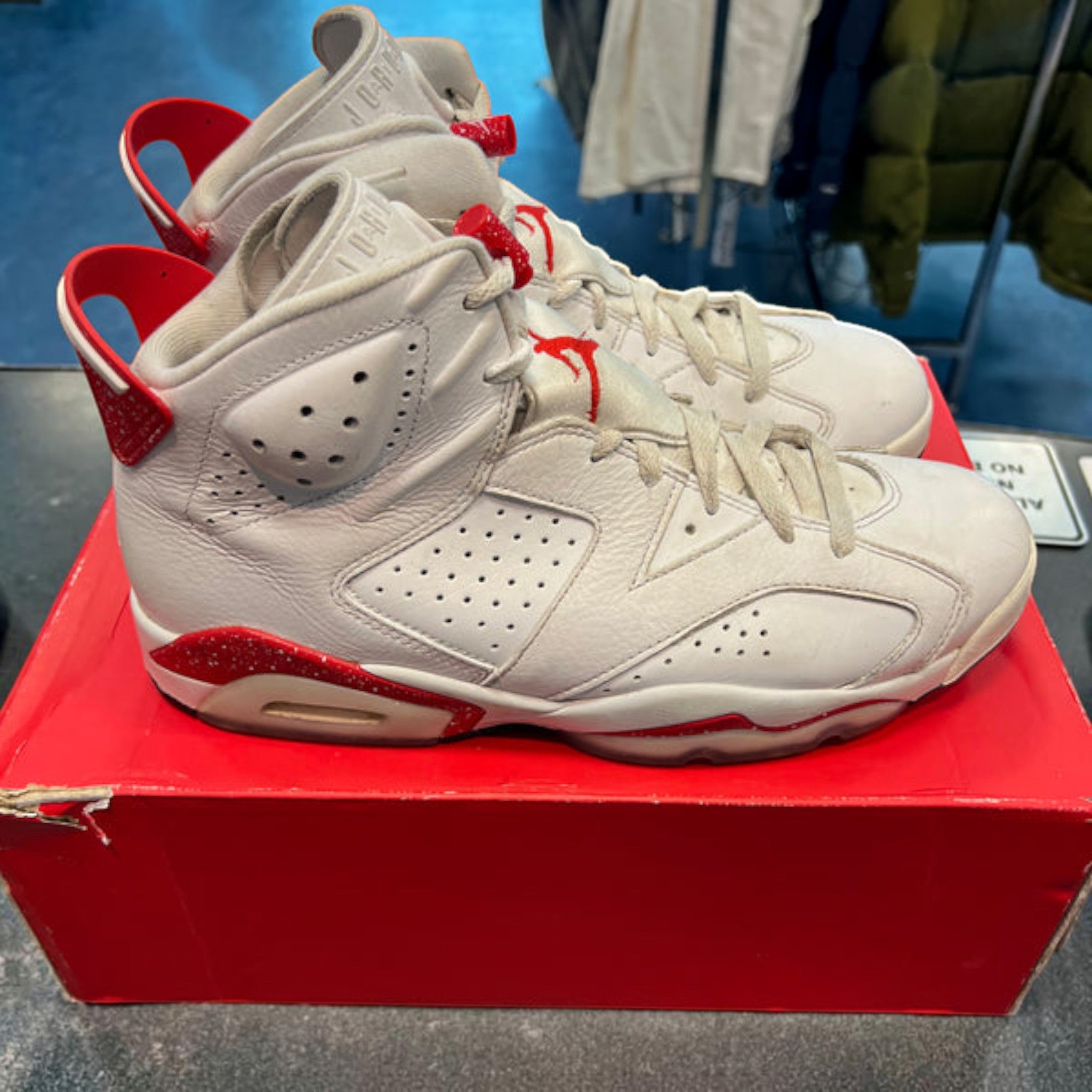 Air Jordan 6 Red Oreos Size 10M Preowned