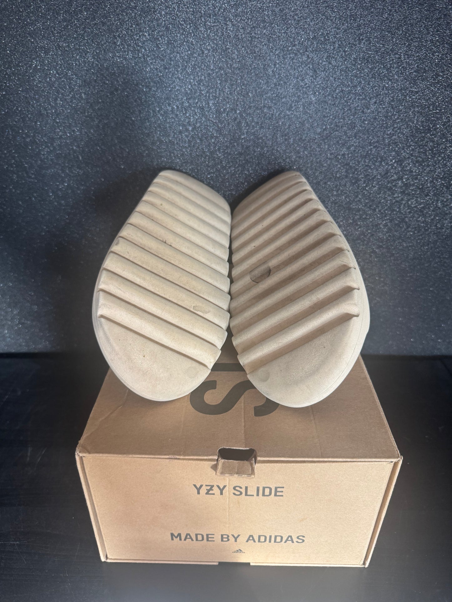 Yeezy Slide 'Bone' Size 11 Preowned with box