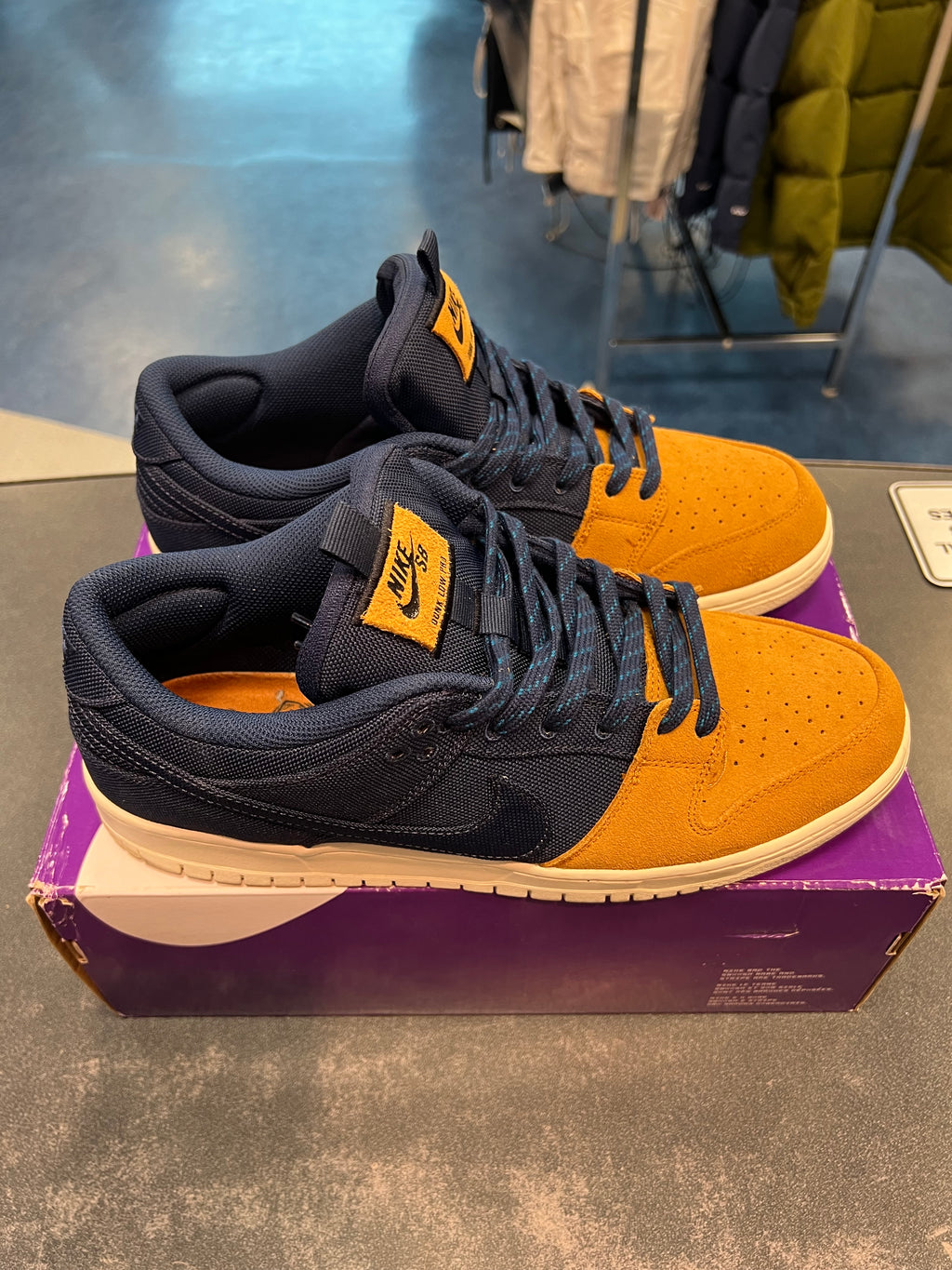 Nike SB Dunk Low "90s Backpack" Size 12 Preowned