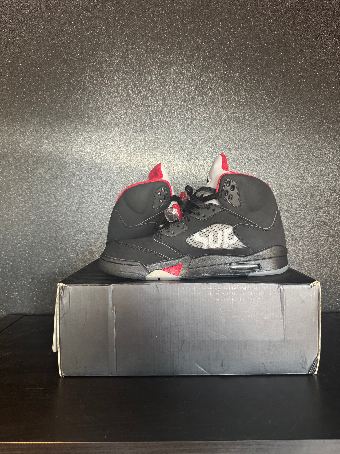 Jordan 5 'Supreme Black' Size 10 Preowned with box