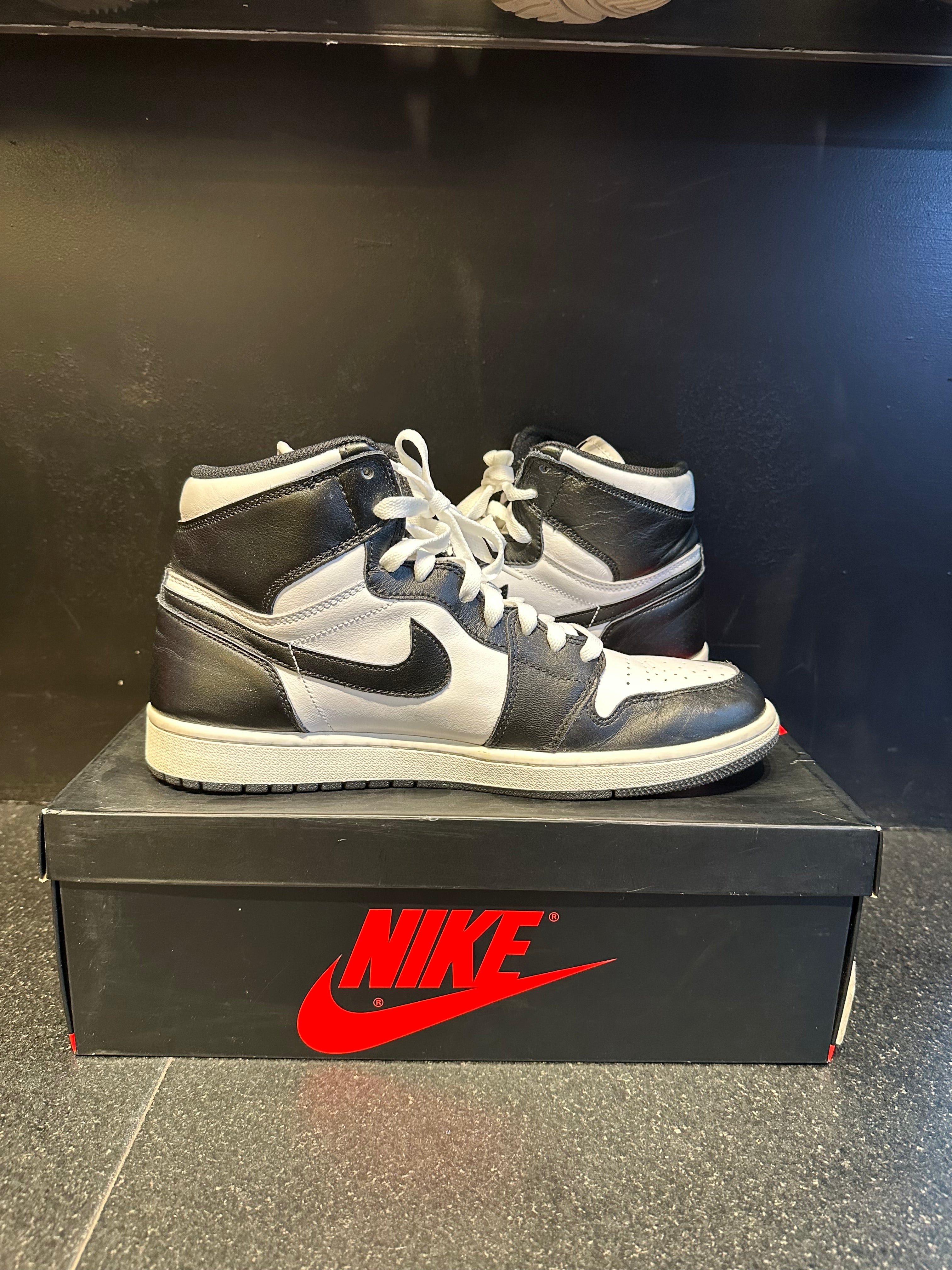 Jordan 1 High Black/White Size 10.5 Preowned