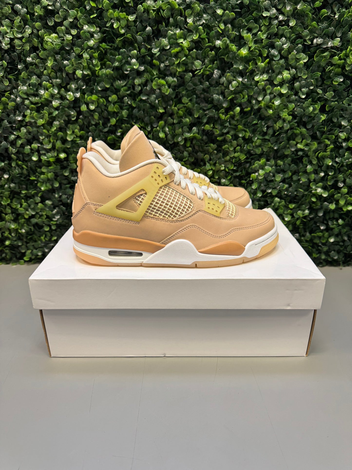 Jordan 4 "Shimmer" Size 9W / 7.5M Preowned