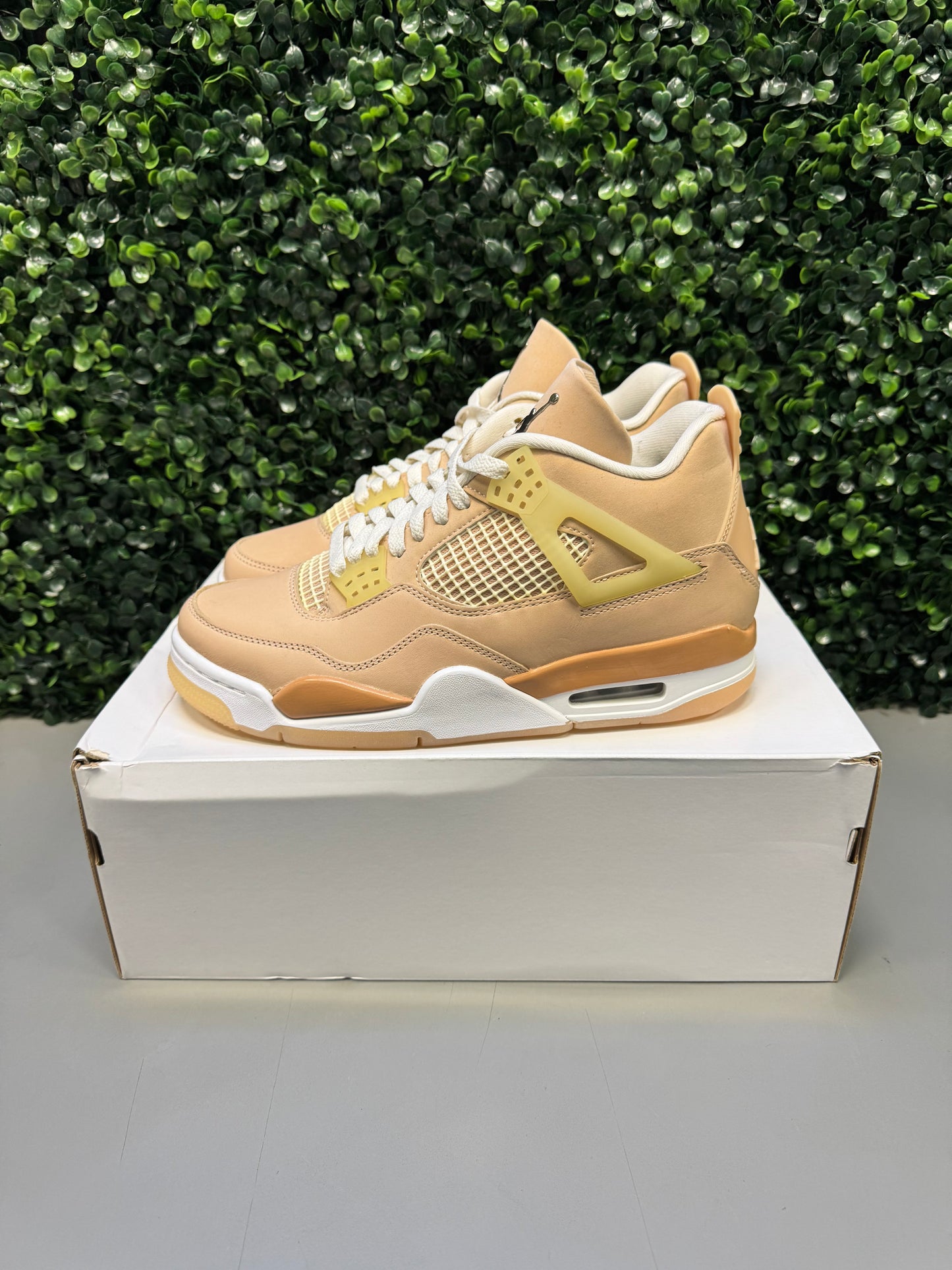 Jordan 4 "Shimmer" Size 9W / 7.5M Preowned