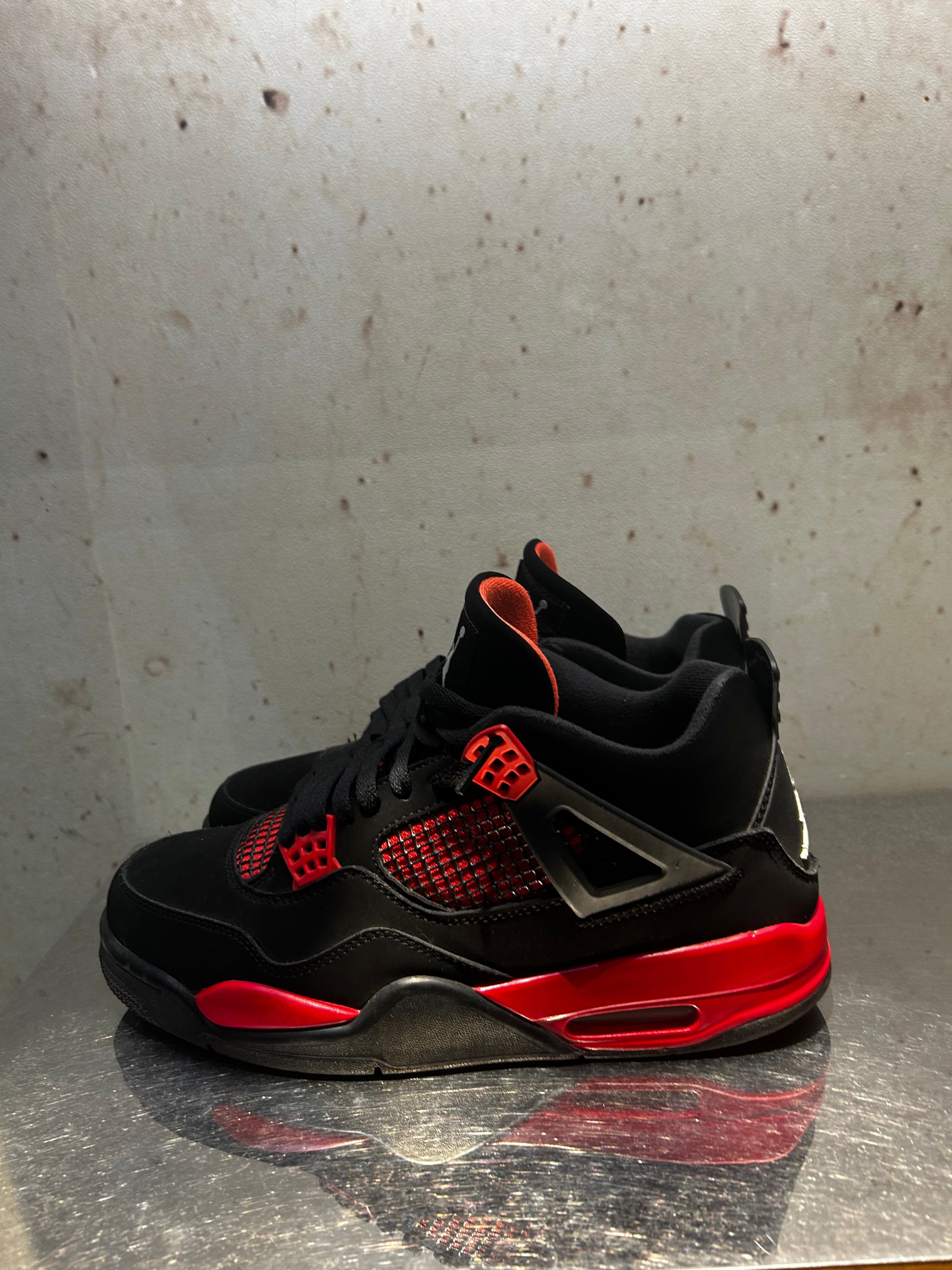 Jordan 4 "Red Thunder" Size 10 Preowned