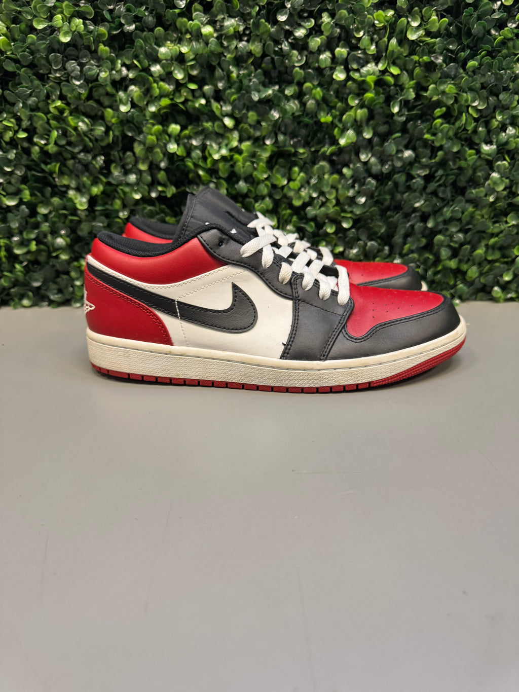 Jordan 1 Low "Bred Toe" Size 9 Preowned