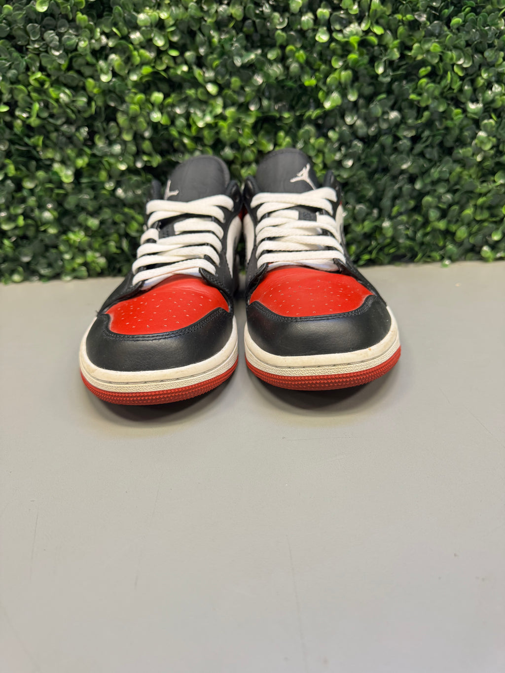 Jordan 1 Low "Bred Toe" Size 9 Preowned