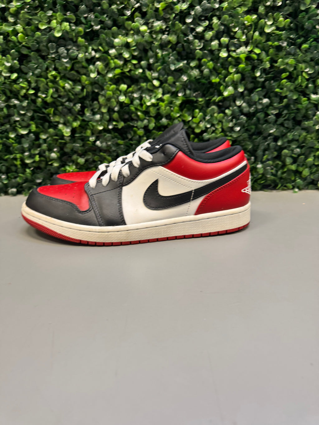 Jordan 1 Low "Bred Toe" Size 9 Preowned