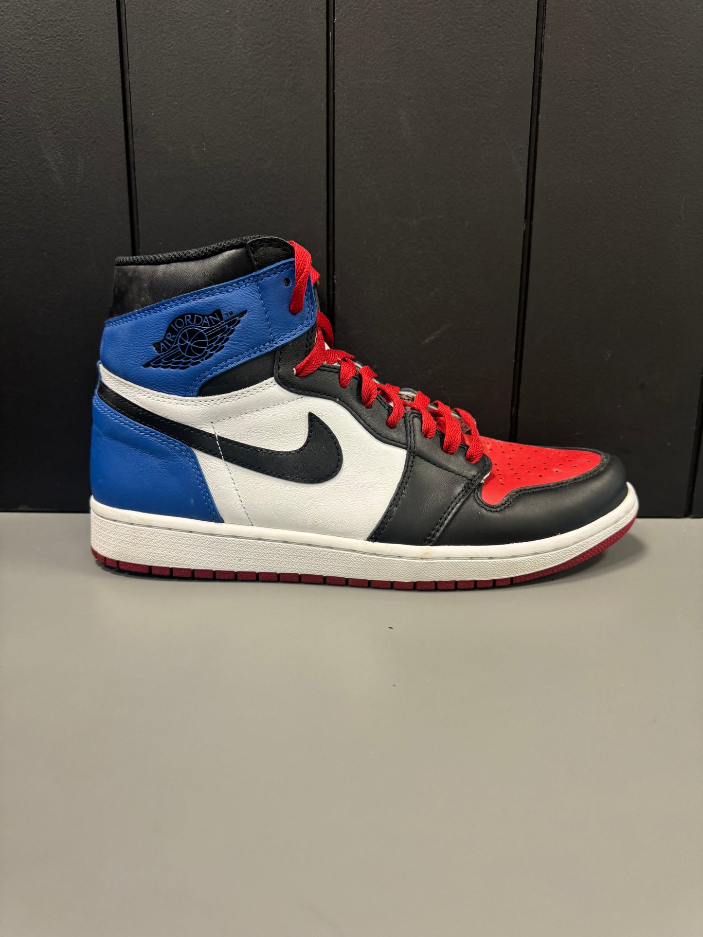 Jordan 1 High "Top 3" Size 9.5 Preowned