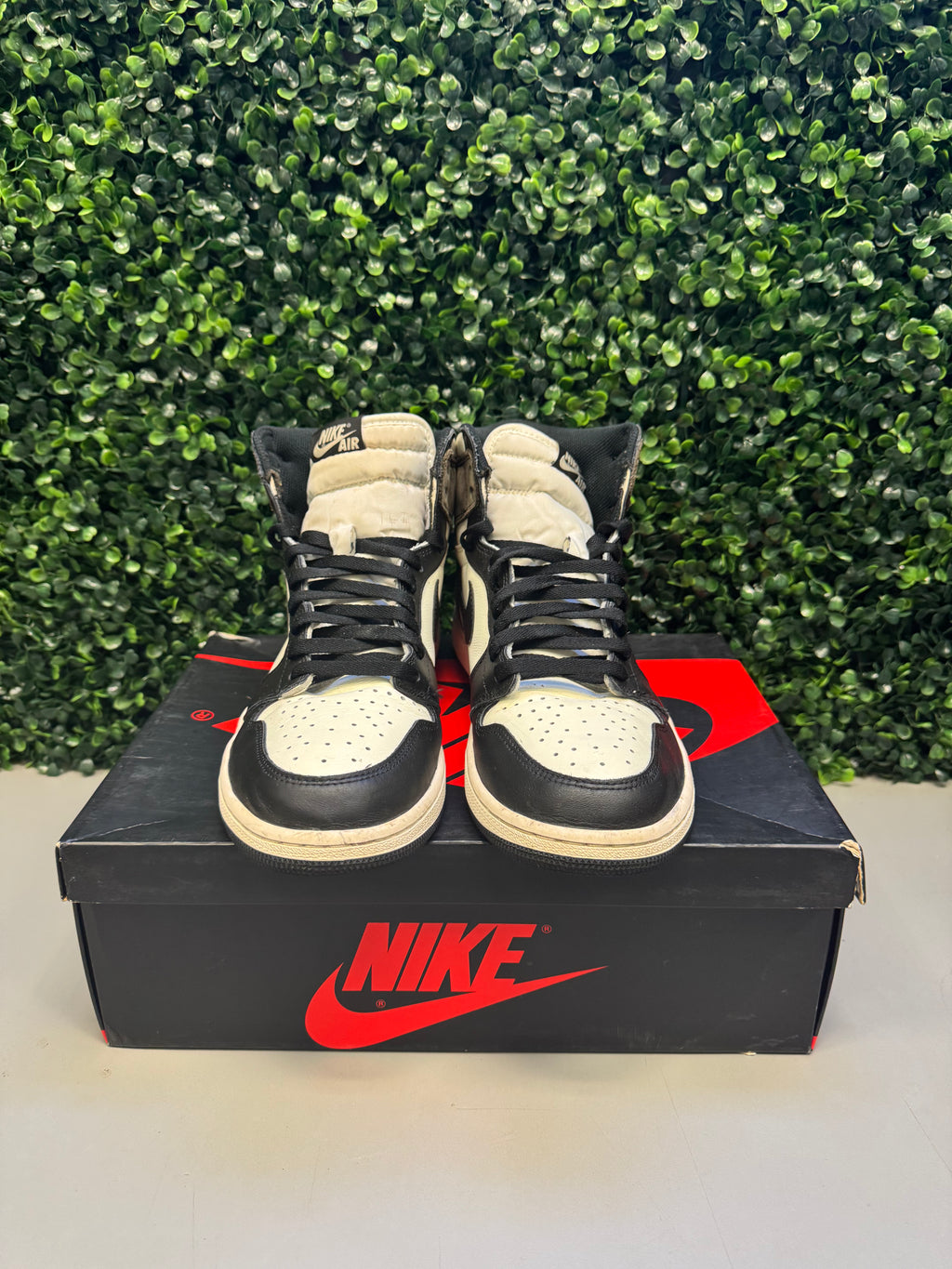 Jordan 1 High " Mocha" Size 12.5 Preowned