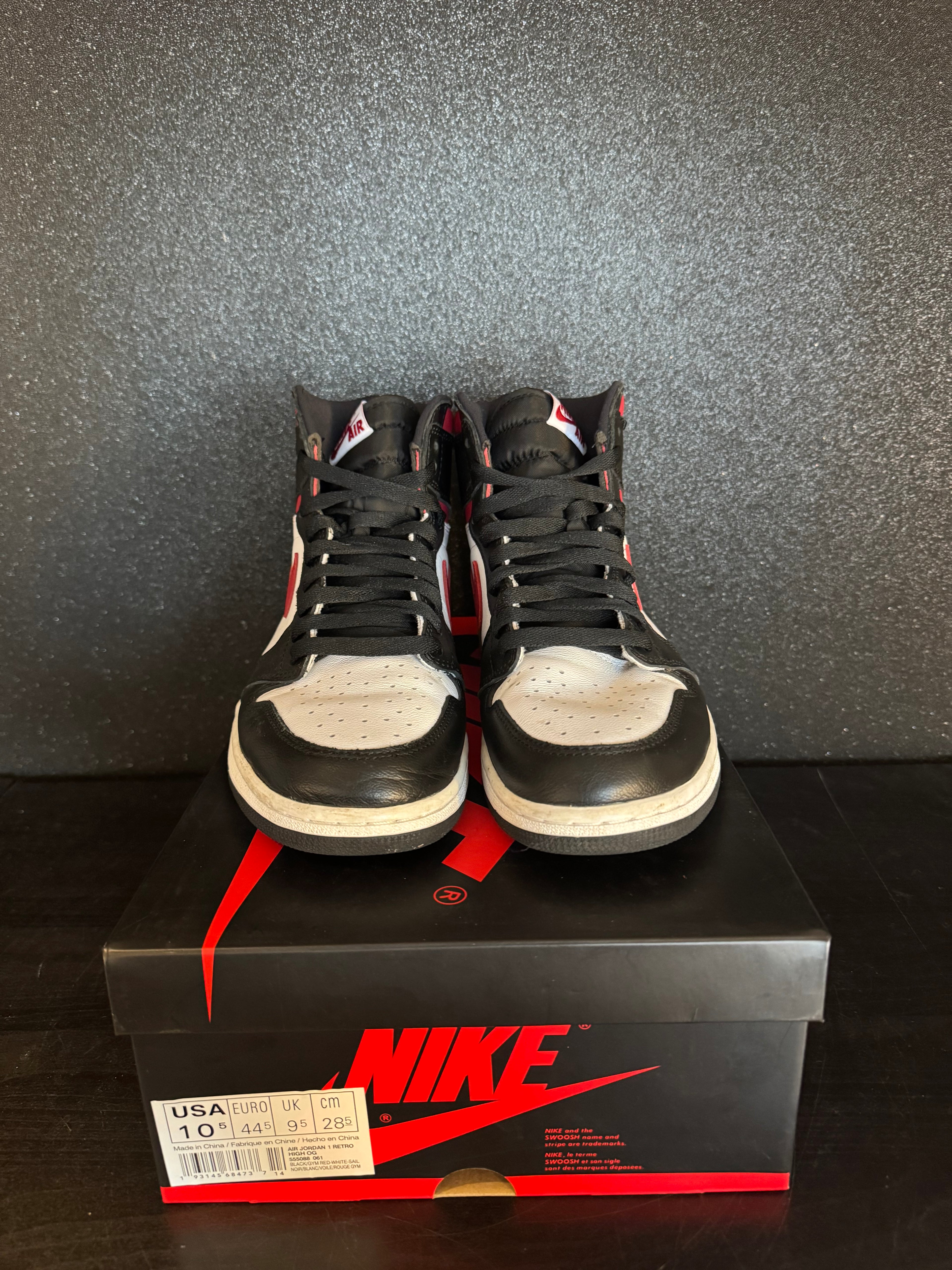 Jordan 1 Retro High 'Black Gym Red' Size 10.5 Preowned with box