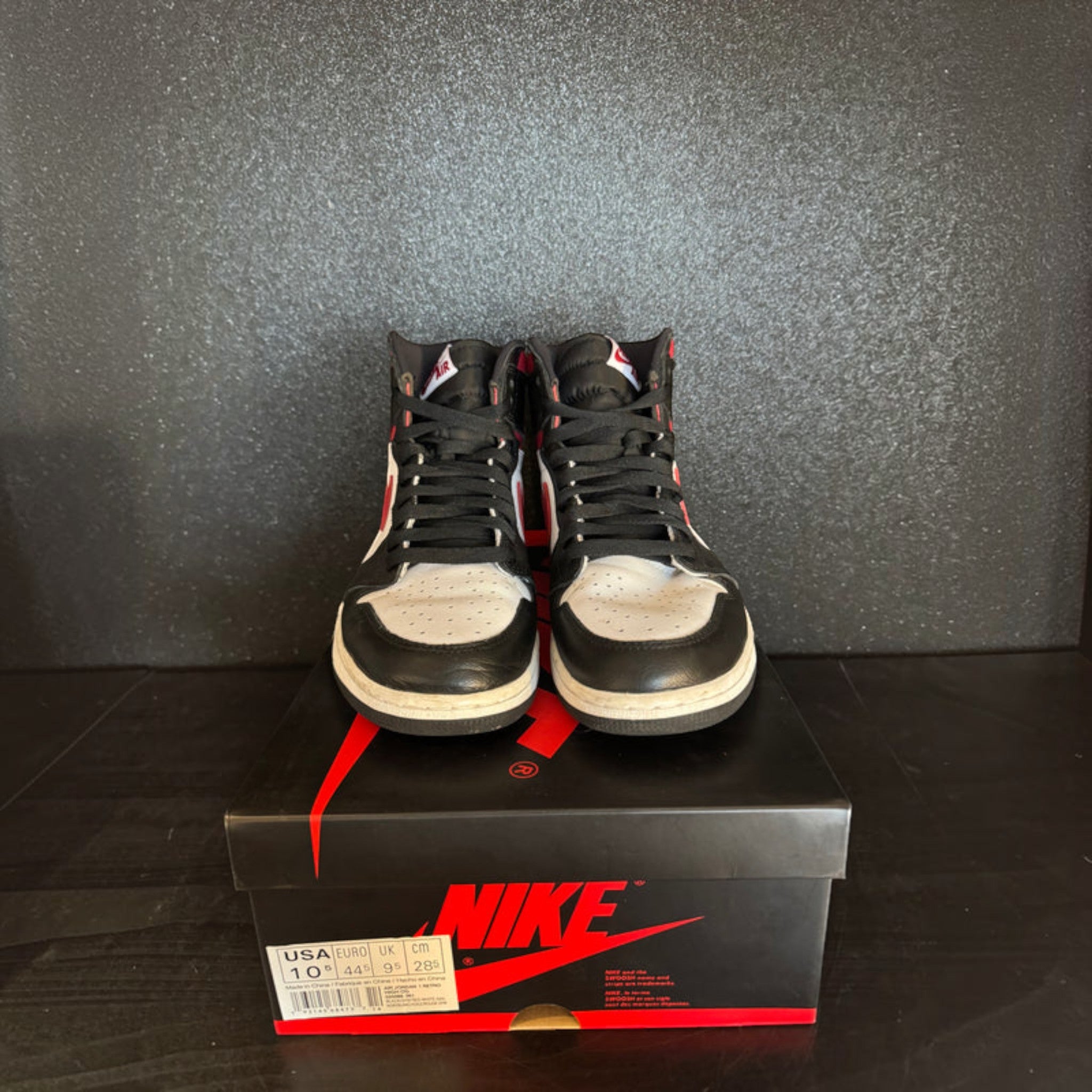 Jordan 1 Retro High 'Black Gym Red' Size 10.5 Preowned with box