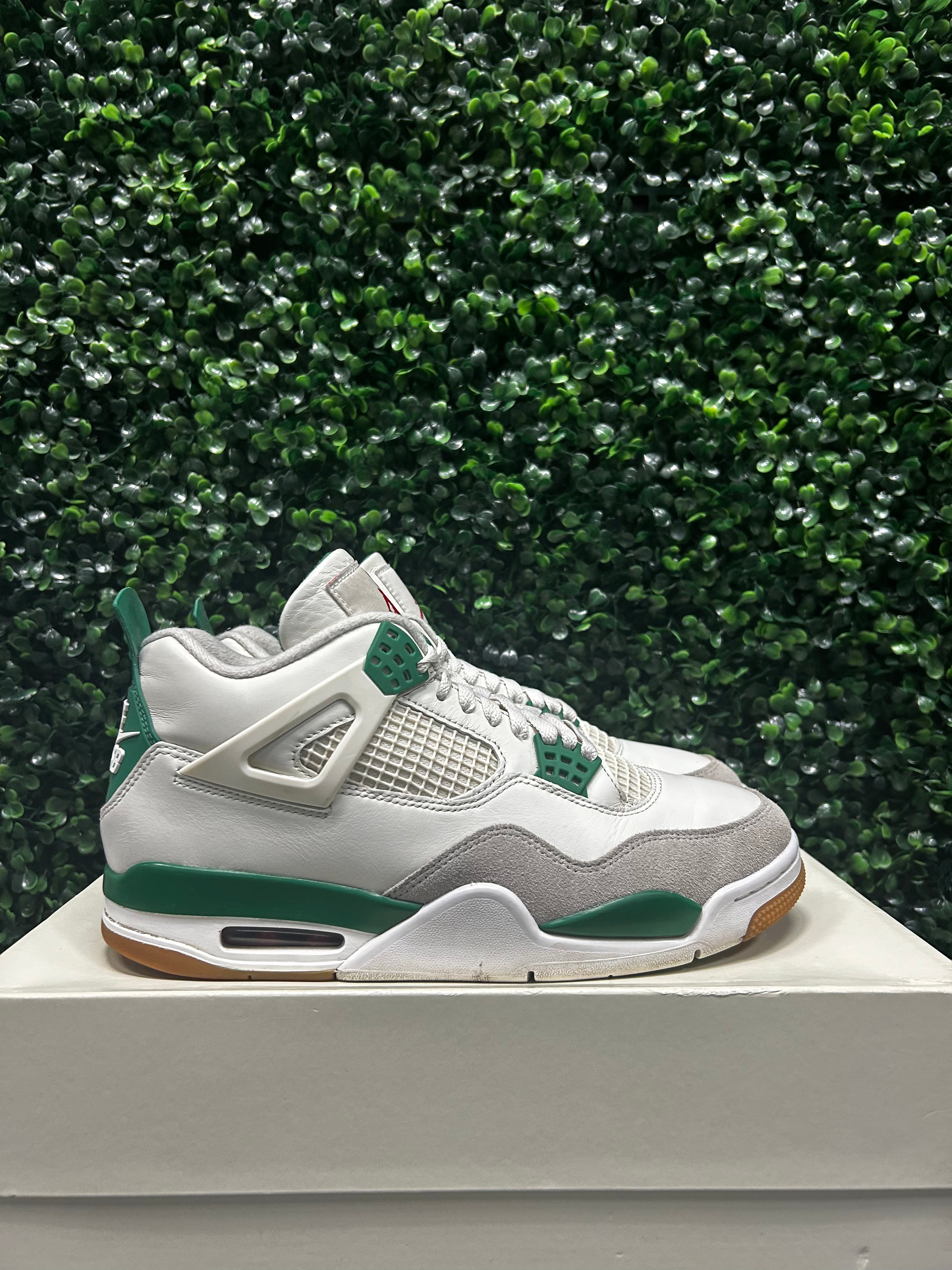 Jordan 4 SB "Pine Green" Size 9.5 Preowned