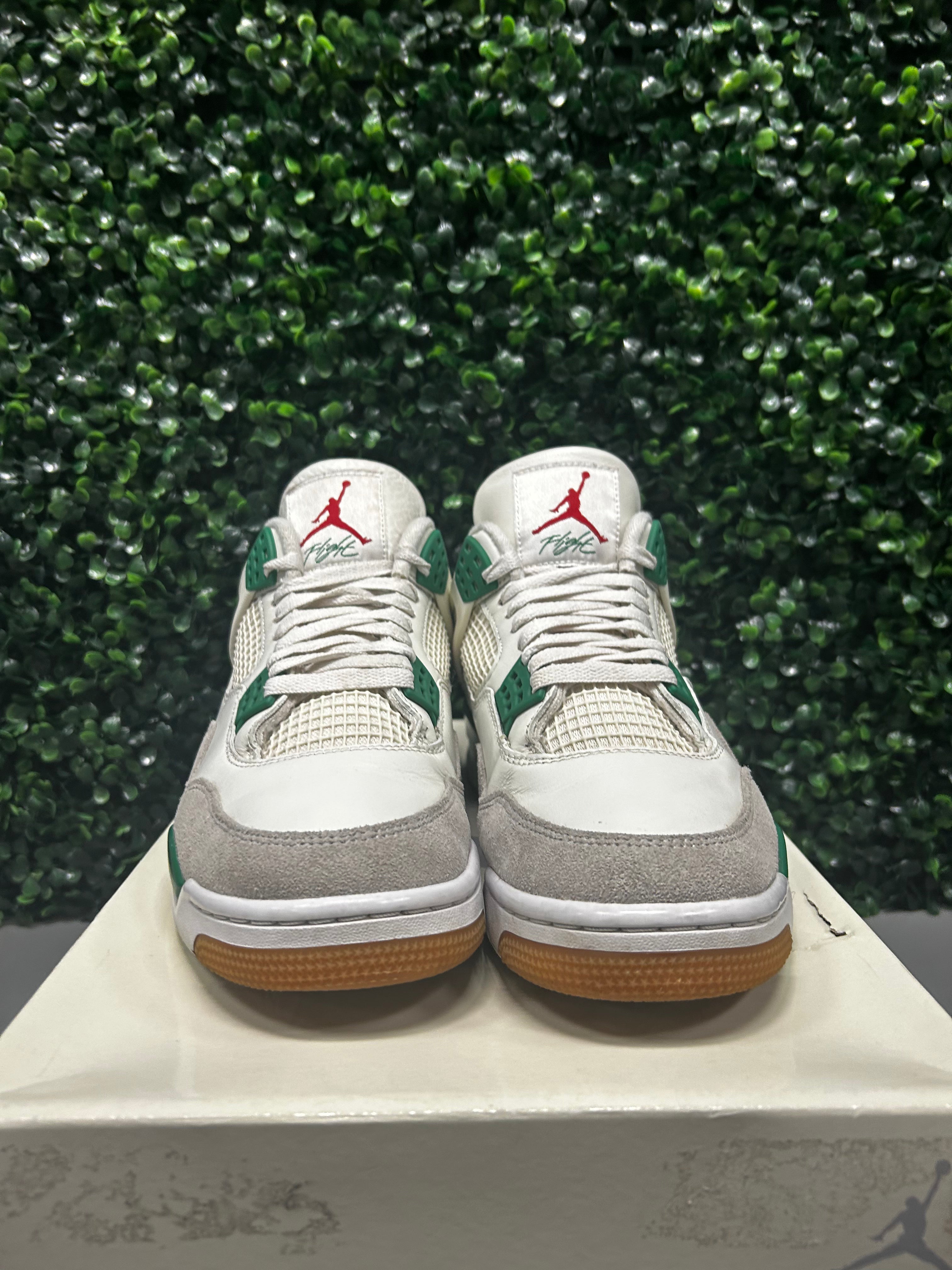 Jordan 4 SB "Pine Green" Size 9.5 Preowned