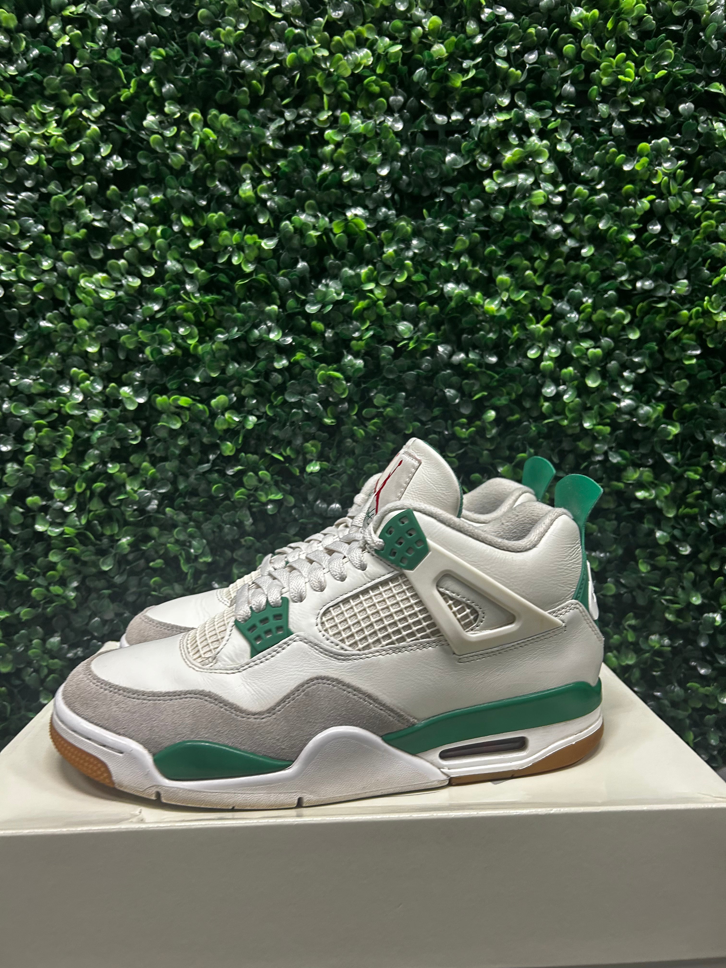Jordan 4 SB "Pine Green" Size 9.5 Preowned