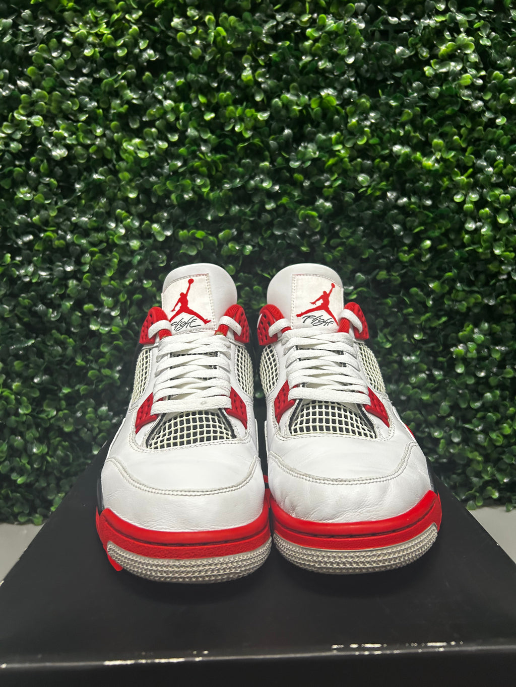 Jordan 4 Retro "Fire Red" Size 9.5 Preowned