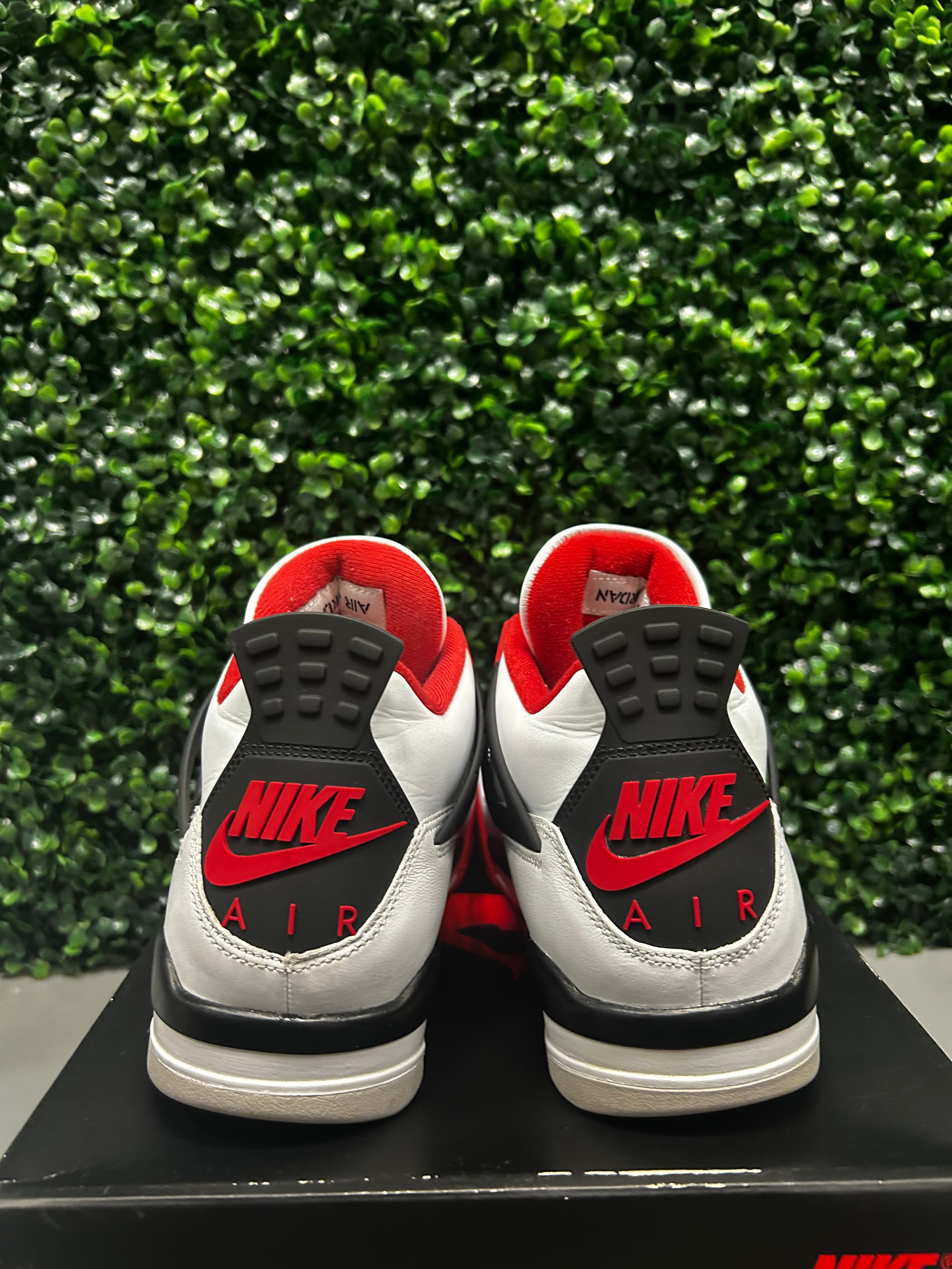 Jordan 4 Retro "Fire Red" Size 9.5 Preowned