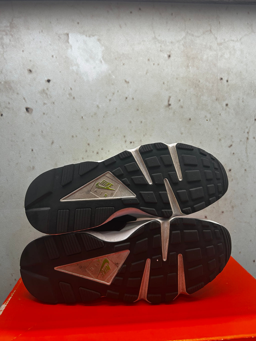 Nike Air Huarache "Scream Green" Size 10 Preowned