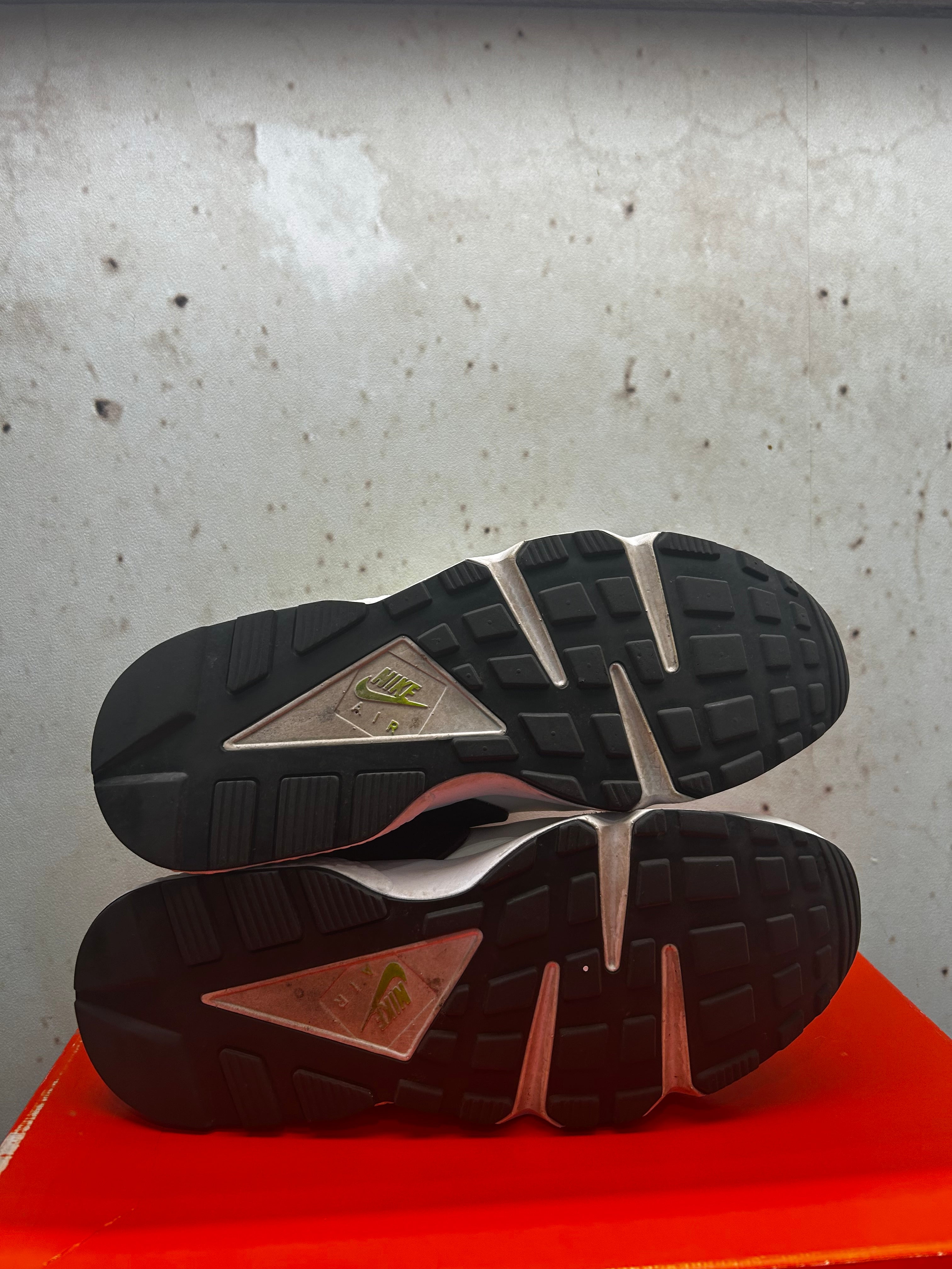 Nike Air Huarache "Scream Green" Size 10 Preowned