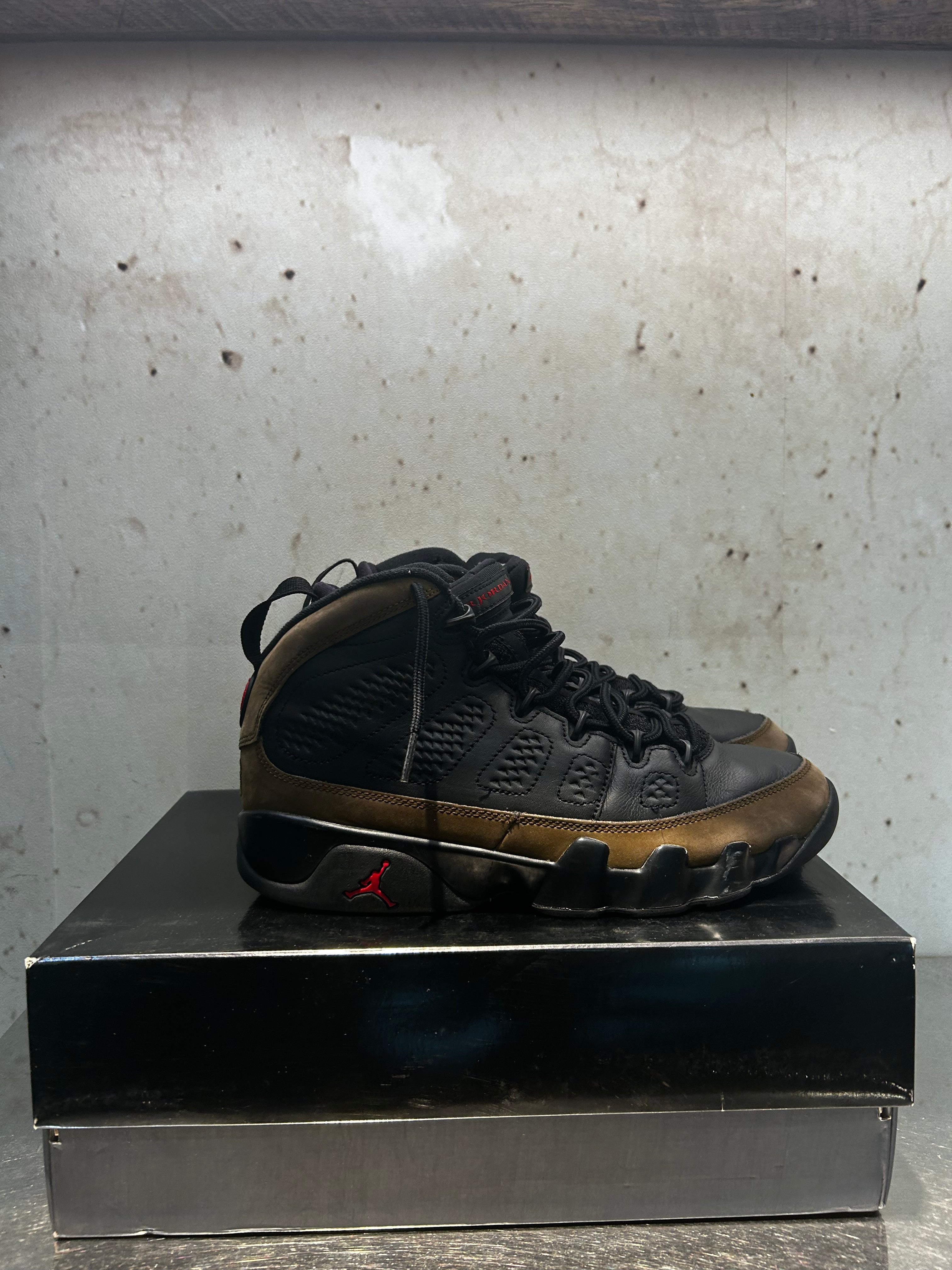 Jordan 9 "Olive" Size 8.5 Preowned