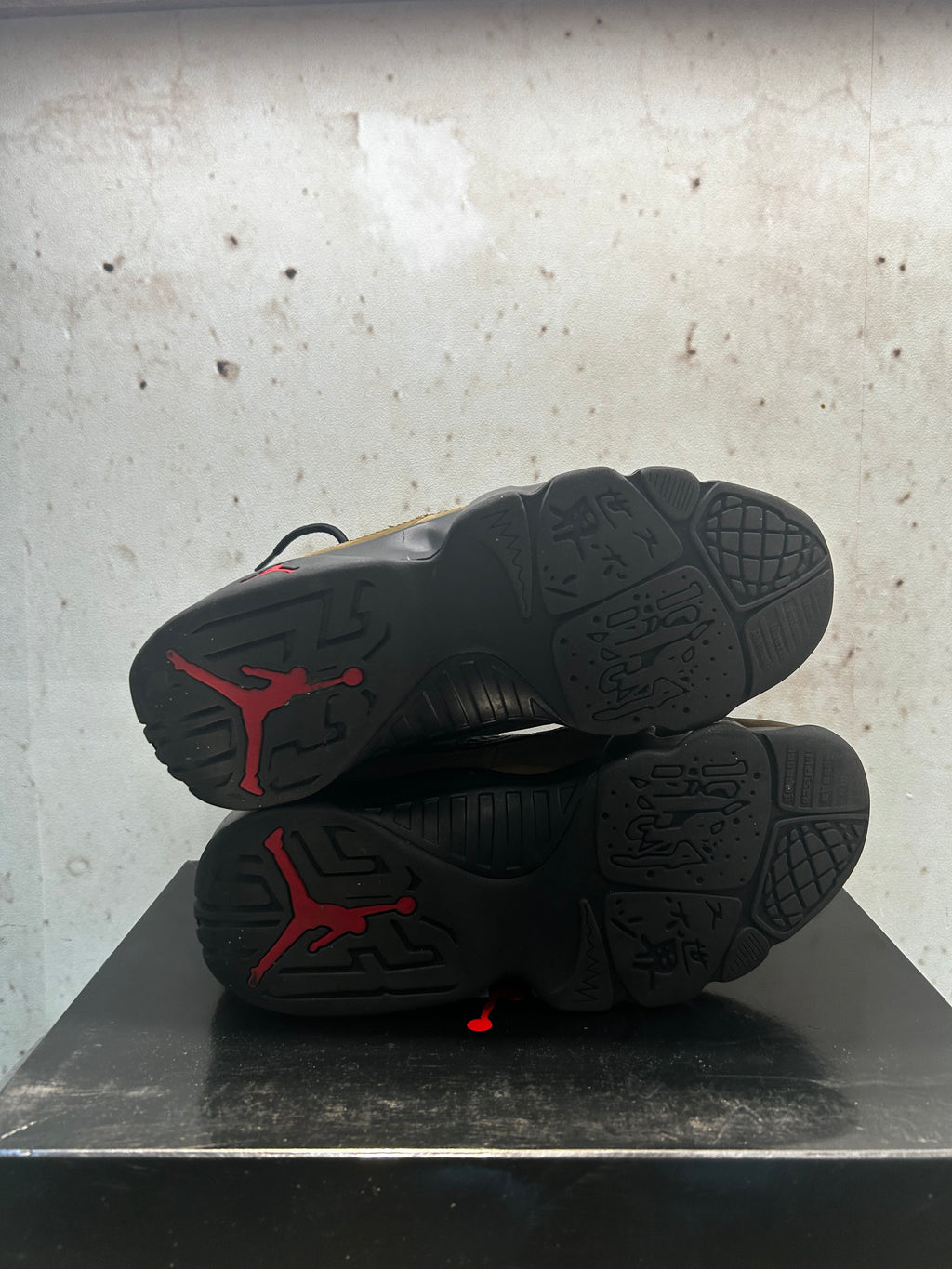 Jordan 9 "Olive" Size 8.5 Preowned