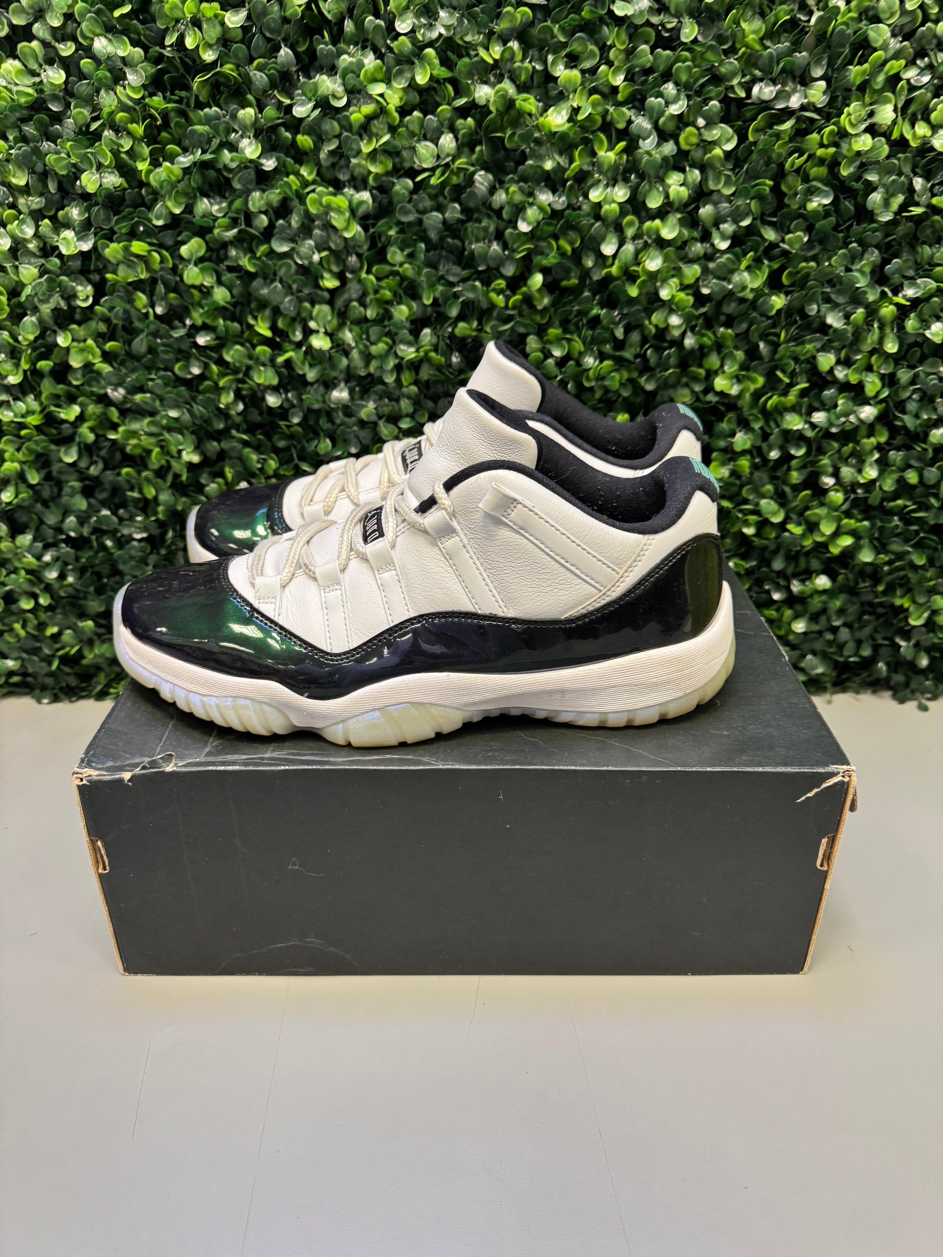 Jordan 11 Low "Iridescent" Size 11 Preowned