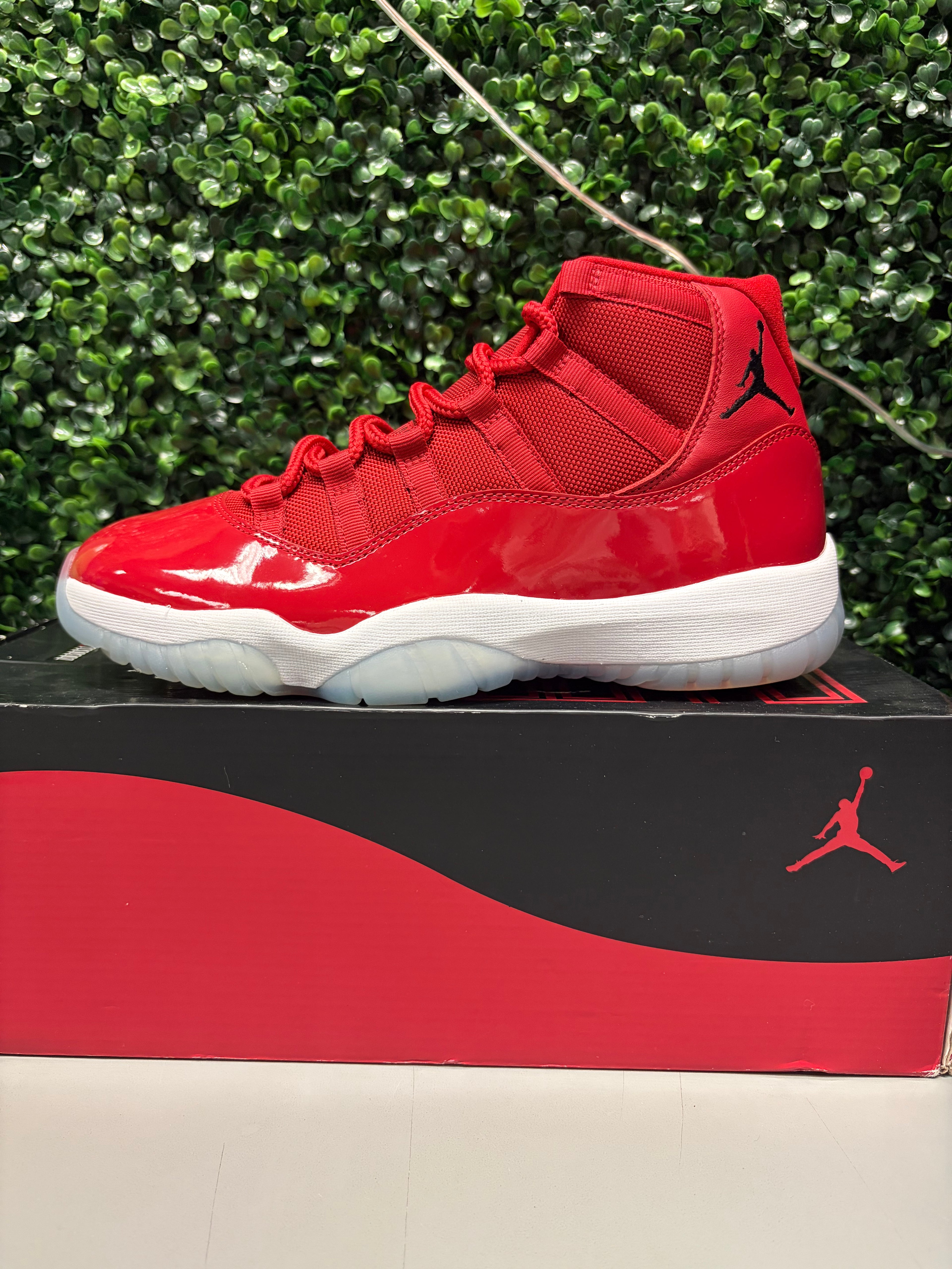 Jordan 11 Retro Win Like 96 (Pre Owned)