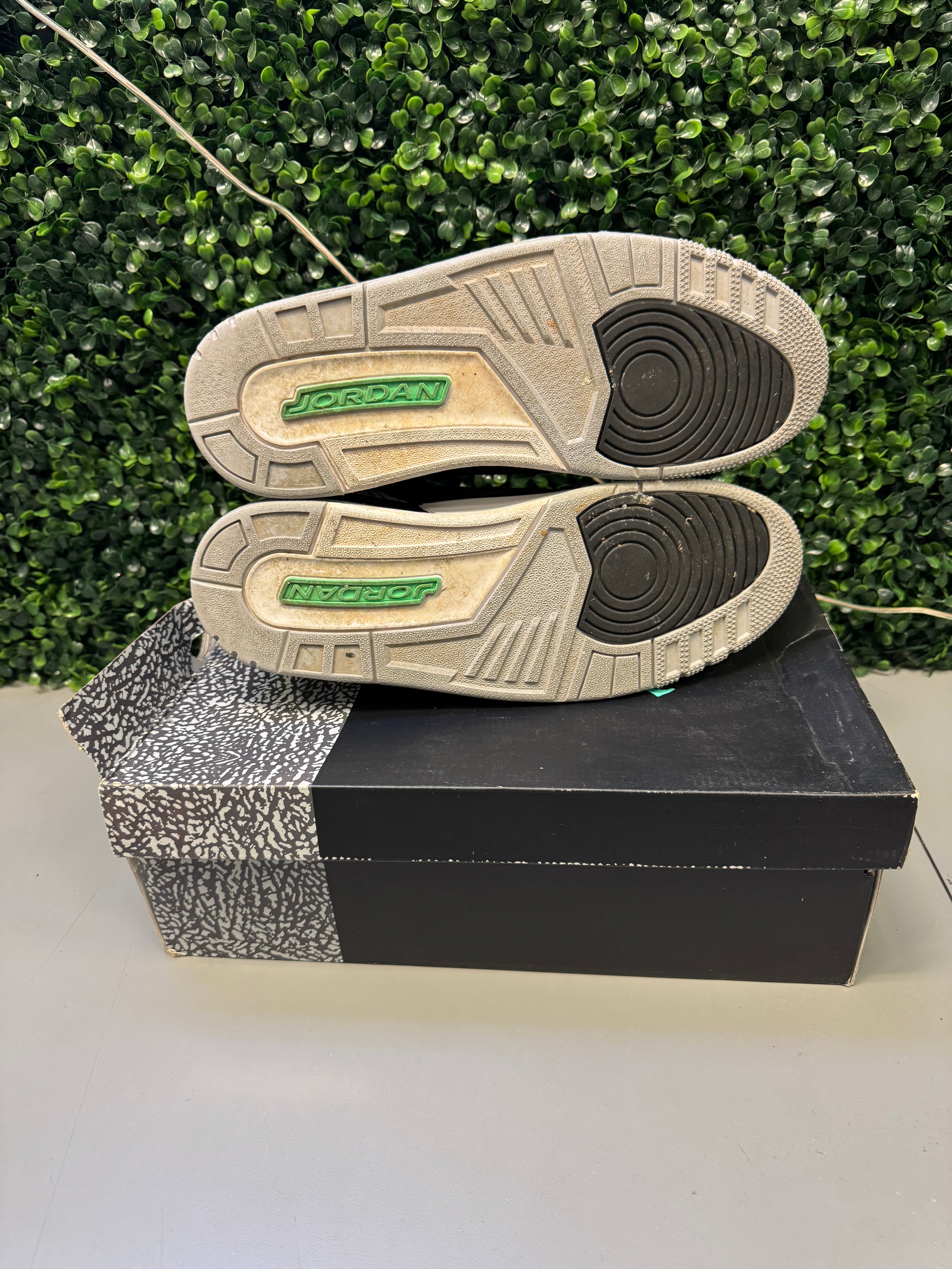 Jordan 3 "Green Glow" Size 13 Preowned