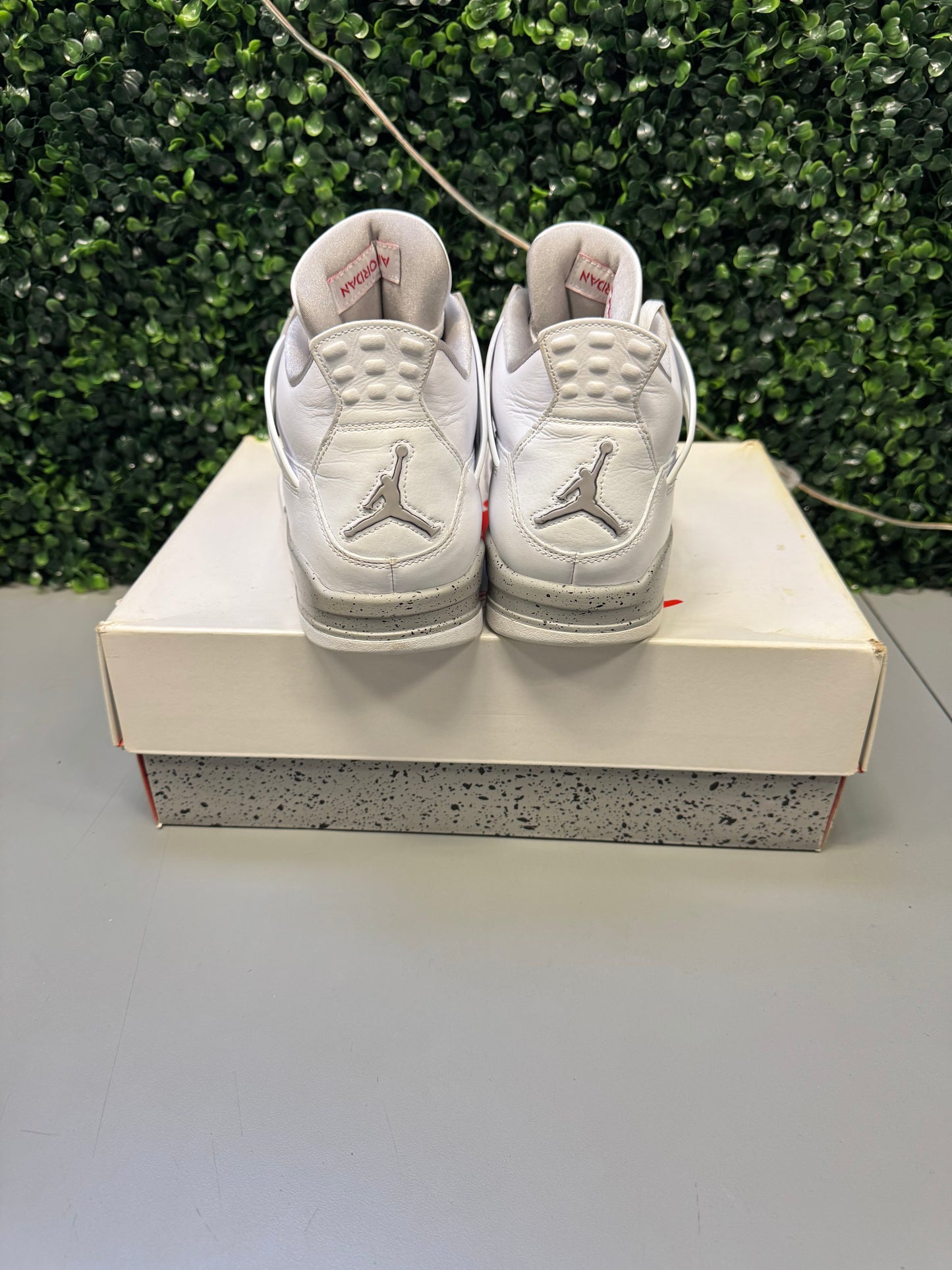 Jordan 4 "White Oreo" Size 10 Preowned