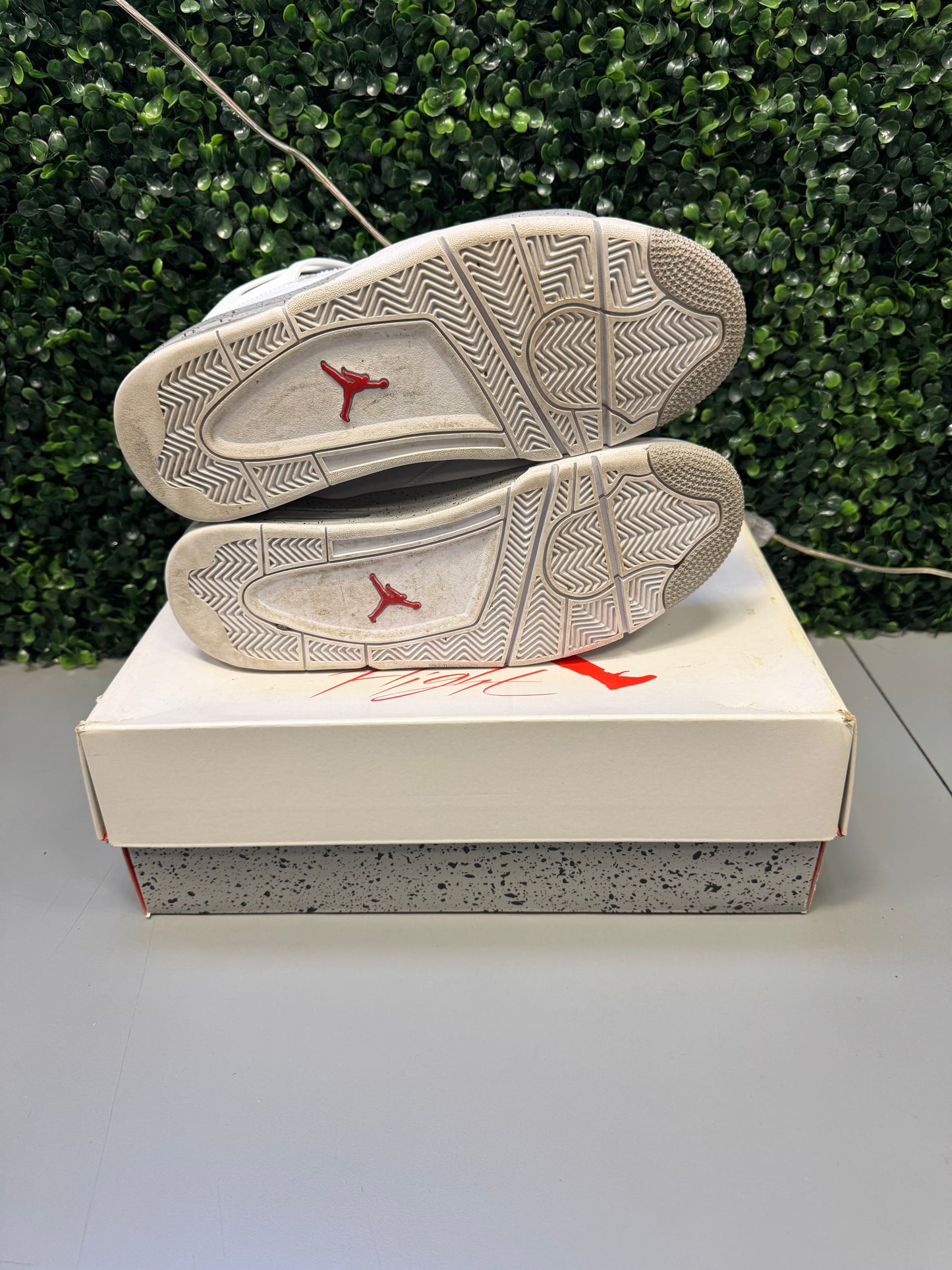 Jordan 4 "White Oreo" Size 10 Preowned